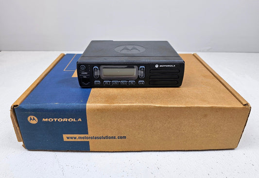 (NEW) Motorola MOTOTRBO CM300D UHF 403-470 MHz 99 CH 40 Watt Digital Radio