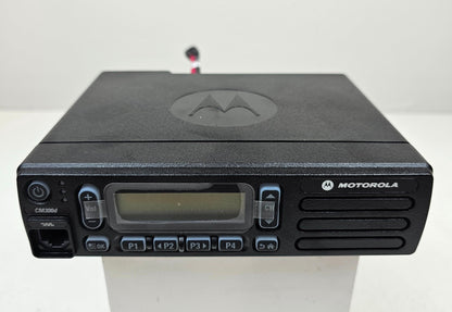 (NEW) Motorola MOTOTRBO CM300D VHF 136-174 MHz 99 CH 45W Analog Mobile Radio