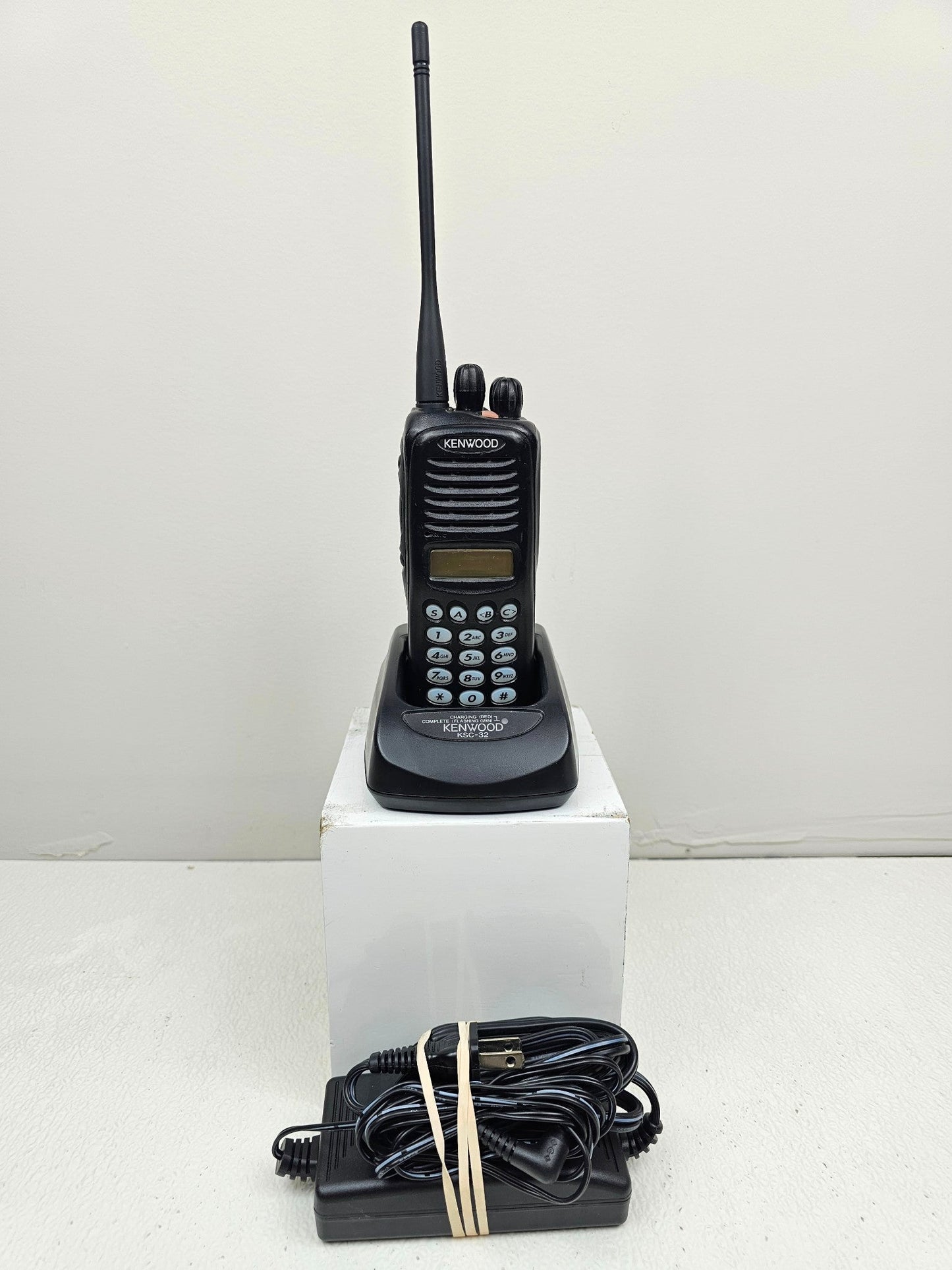 Kenwood TK-3180-K4 TK3180-K4 UHF 400-470 MHz 5W 500+ Ch Full Keypad (Engraved)