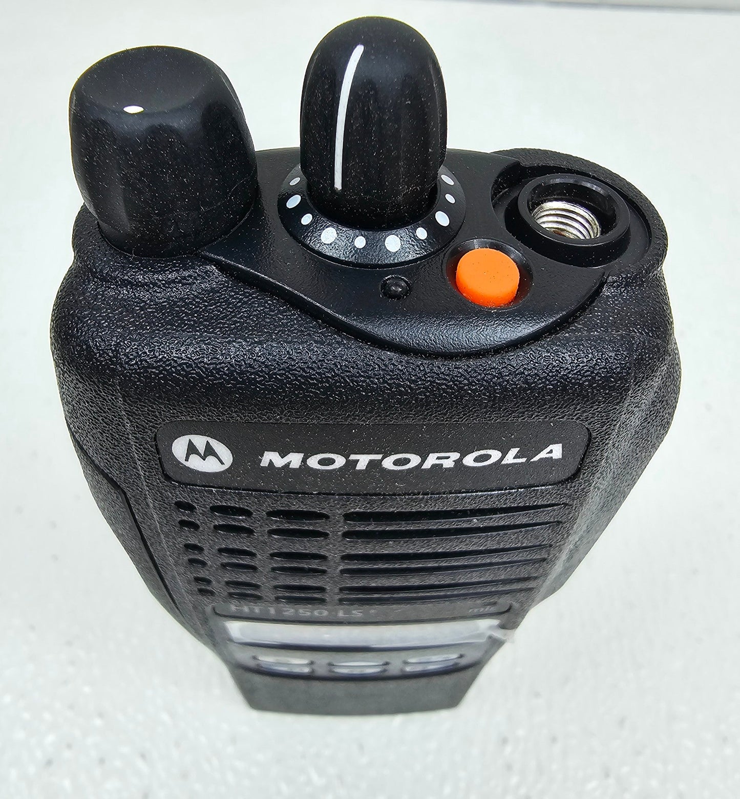 Motorola HT1250 LS+ UHF 450-512 MHz 32 Channel 4 Watt Limited Keypad