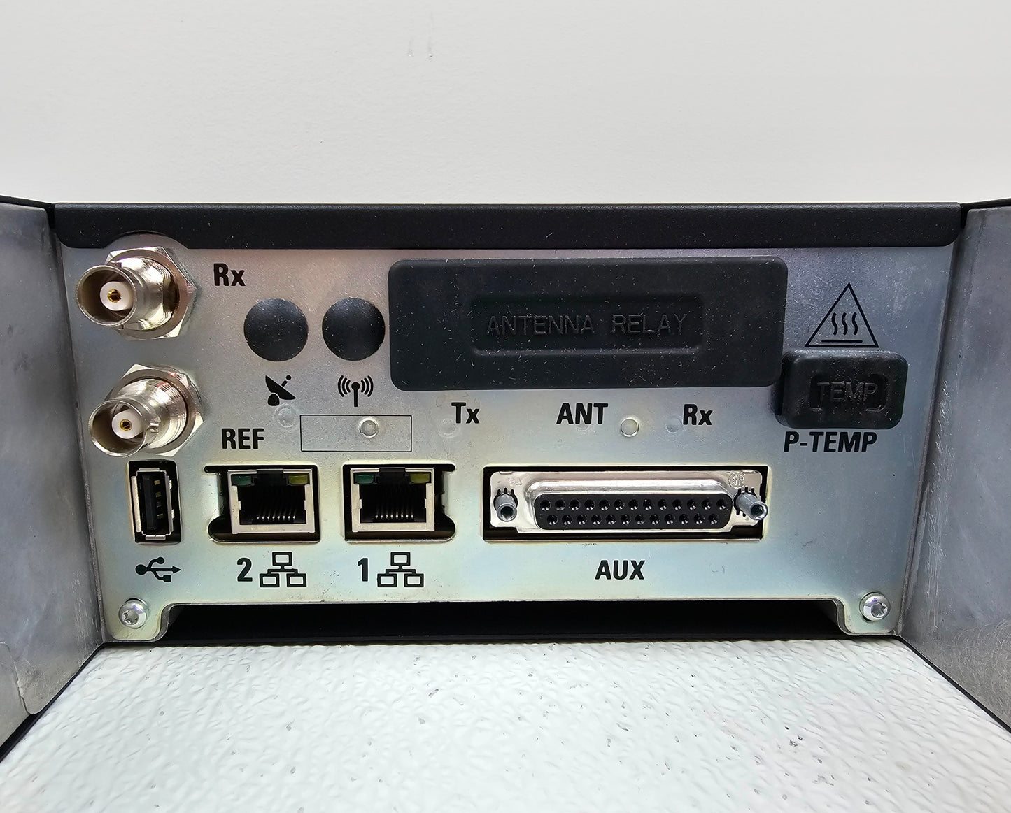 MOTOROLA SLR8000 UHF R1 100 Watt MotoTrbo REPEATER MODEL T8319 w/duplexer