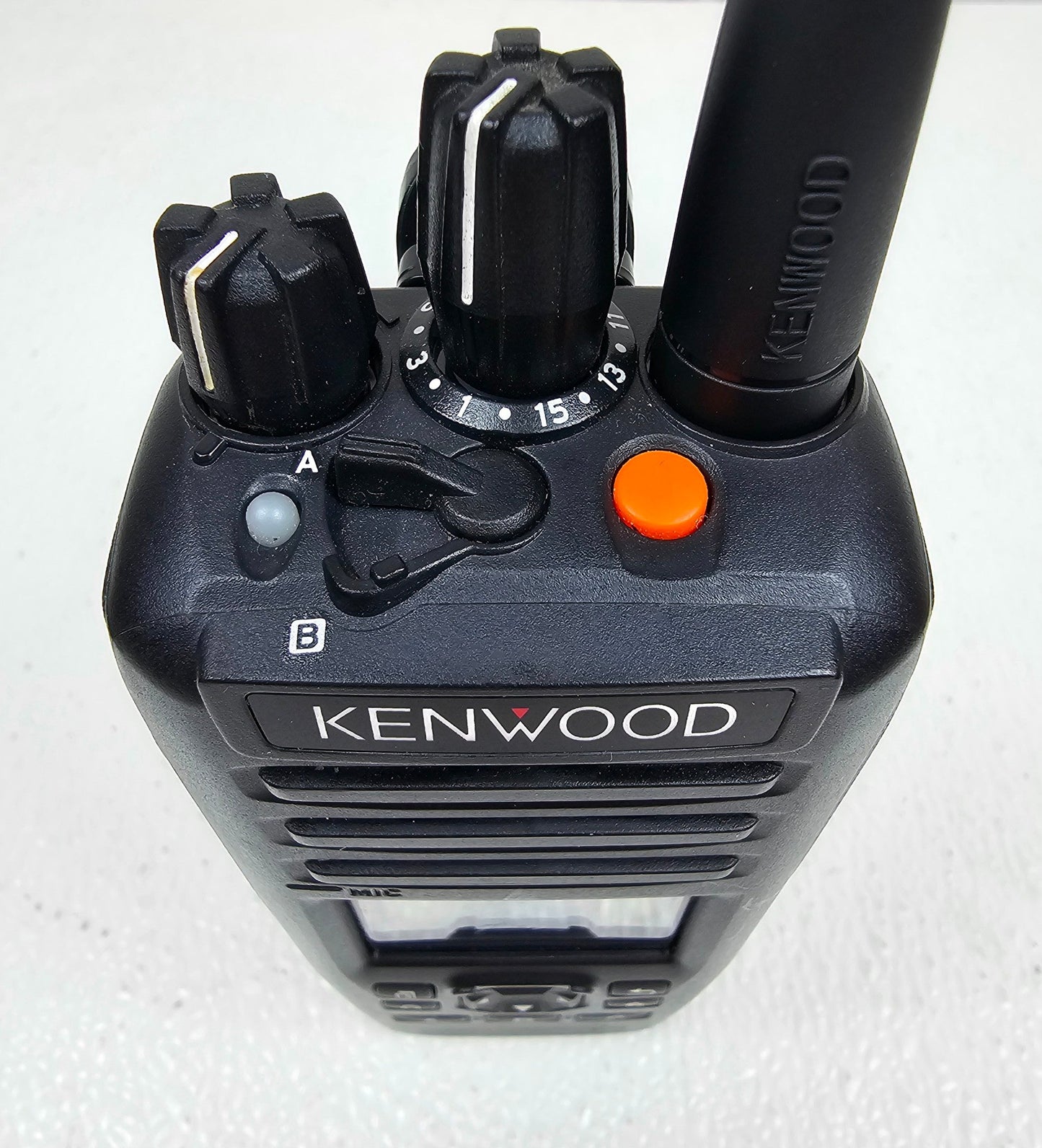 Kenwood NEXEDGE NX-5300-K5 NX5300 K5 UHF 380-470 MHz 1024 CH 5 Watt DIGITAL/P25