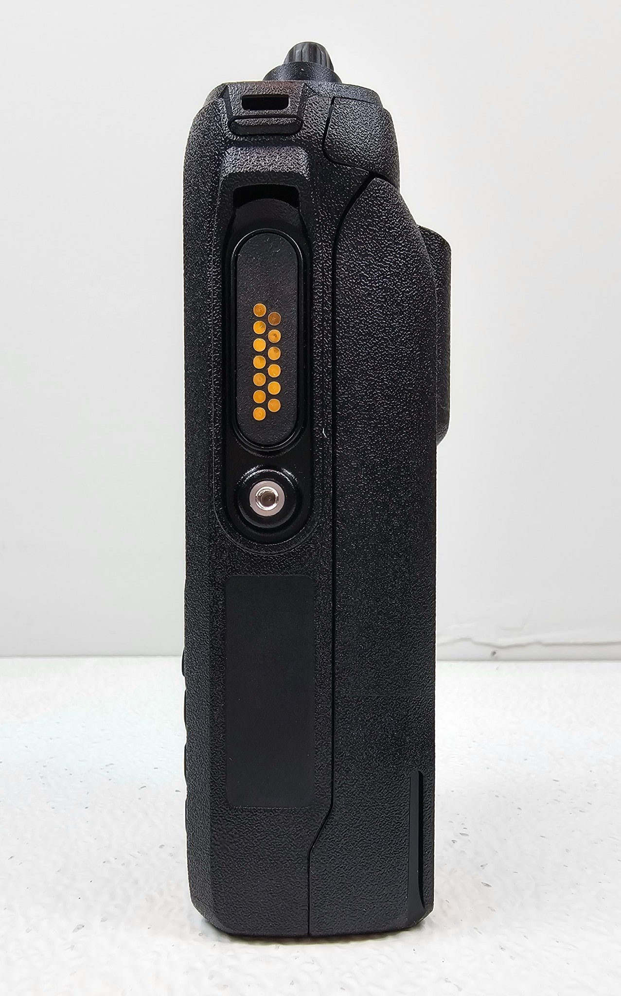 (NEW) Motorola TRBO R7 UHF 403-512 MHz 1000 Channel 4 Watt (Digital/Analog) IS