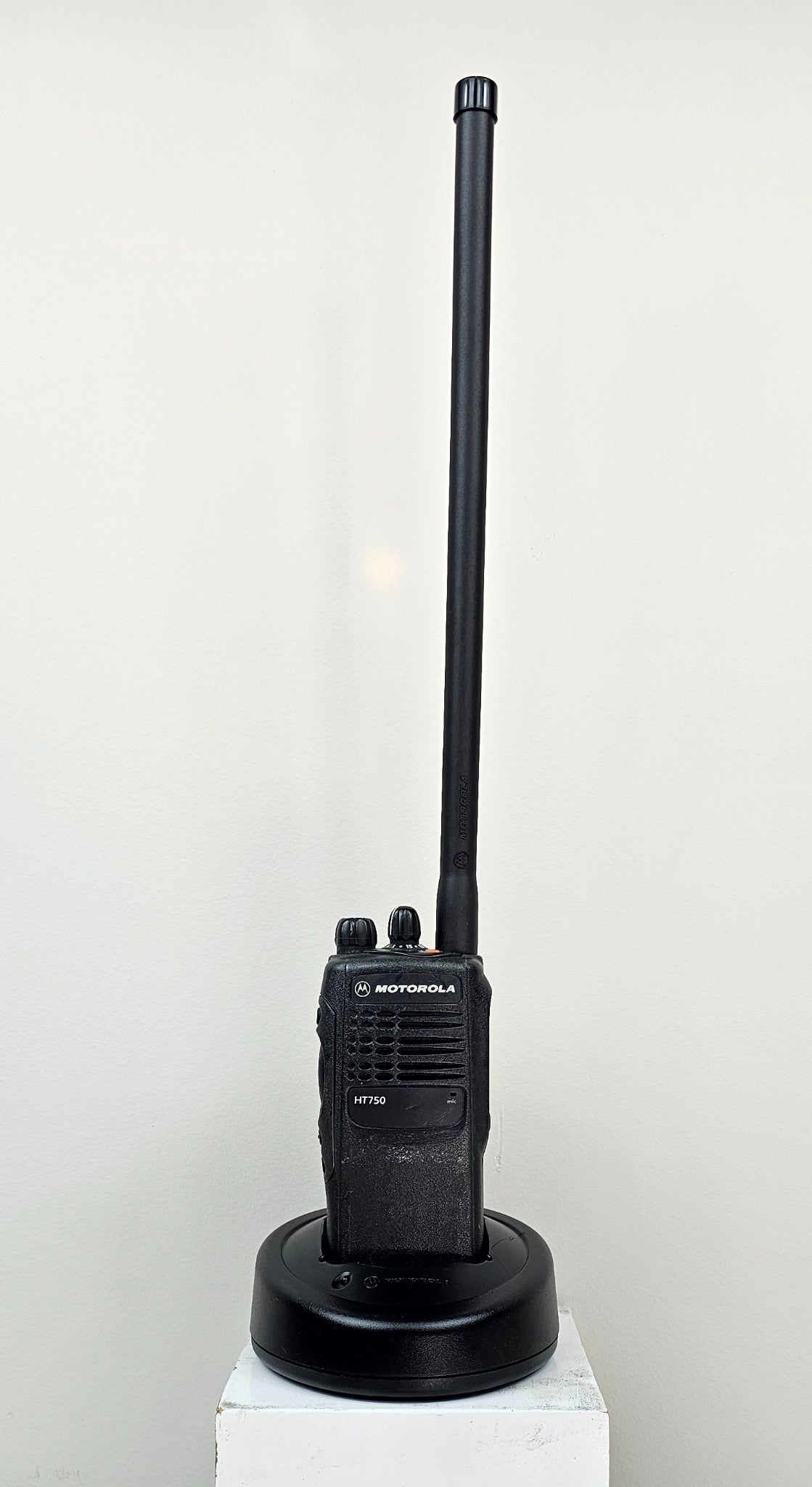 Motorola HT750 Low Band 29-42 MHz 16 Channel 6 Watt Portable Radio