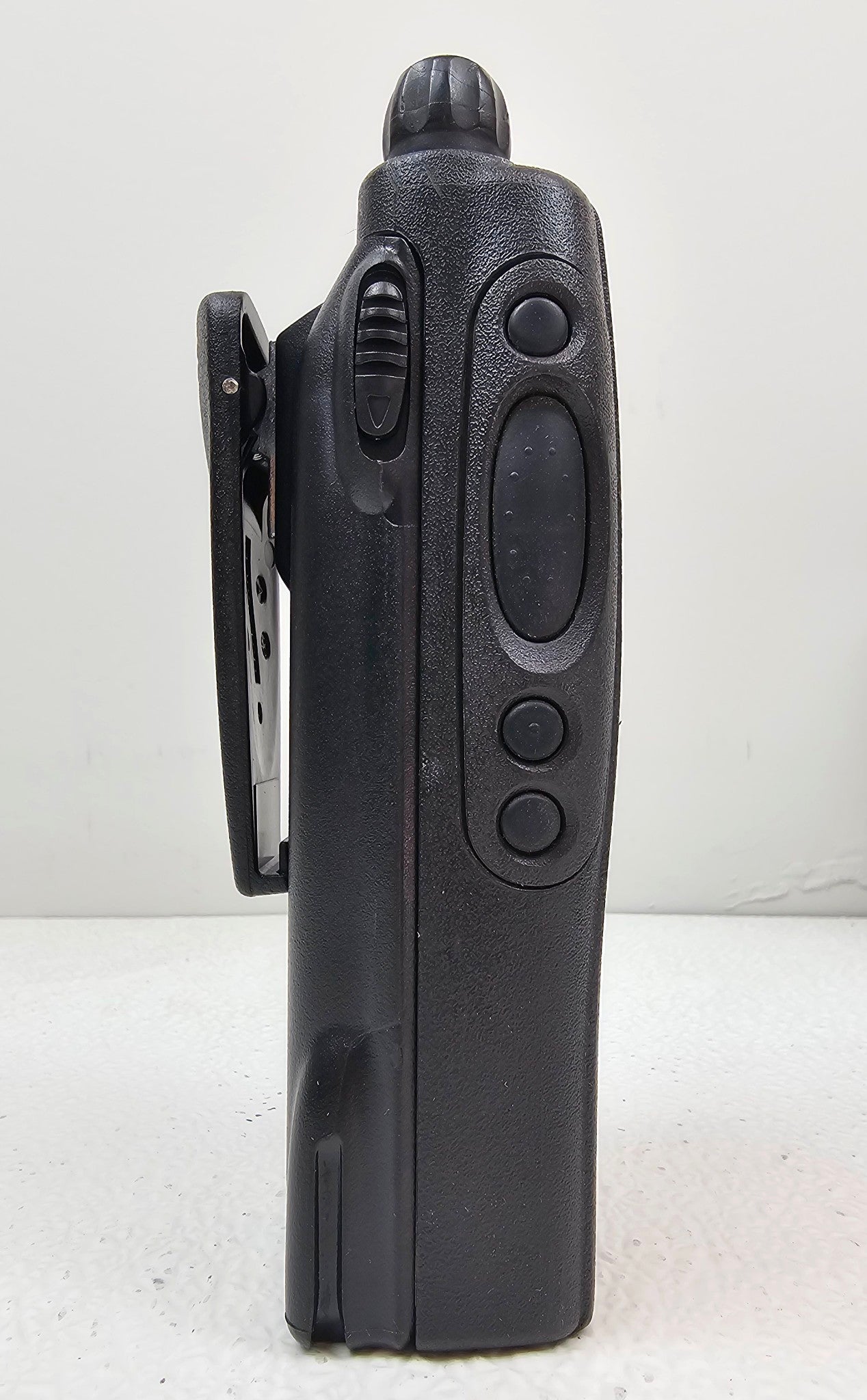 Motorola HT750 Low Band 29-42 MHz 16 Channel 6 Watt Portable Radio