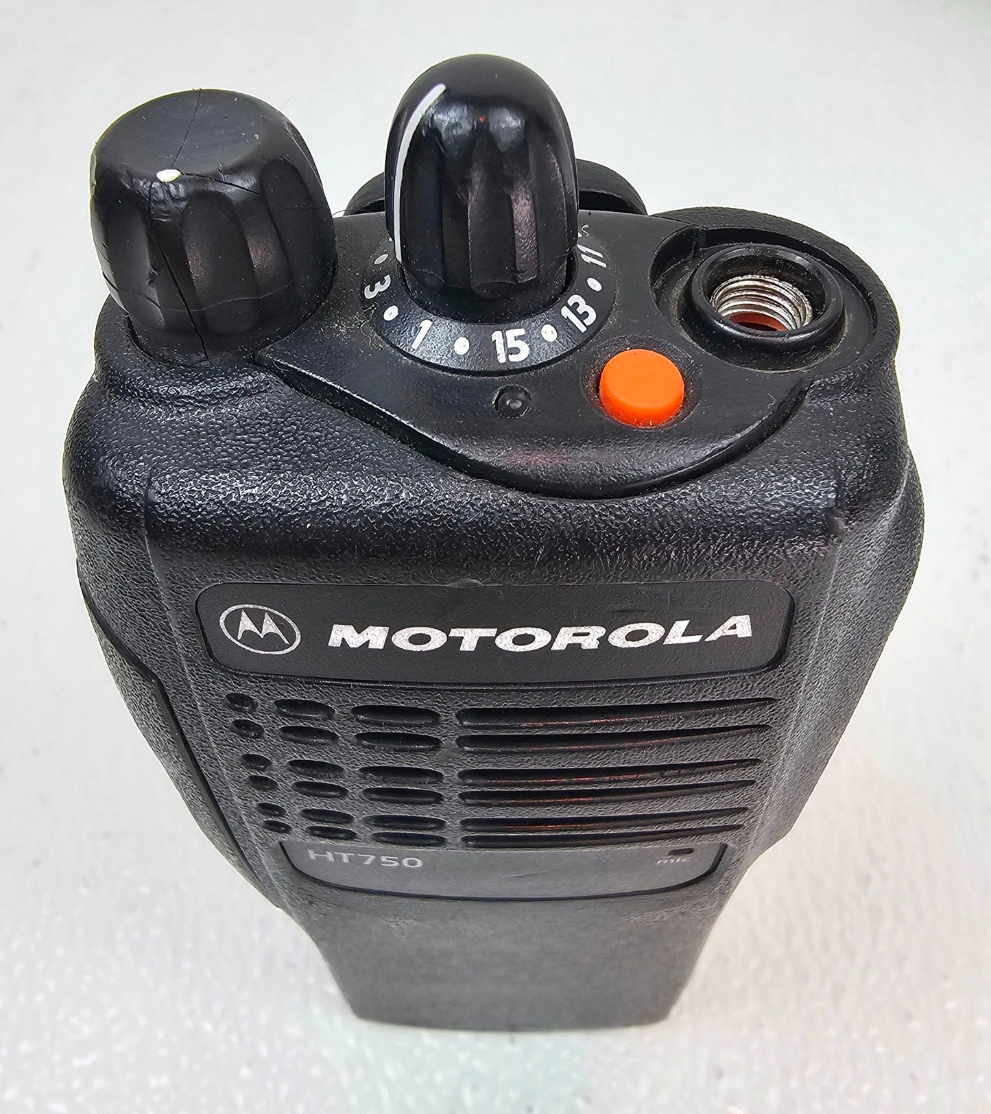 Motorola HT750 Low Band 29-42 MHz 16 Channel 6 Watt Portable Radio