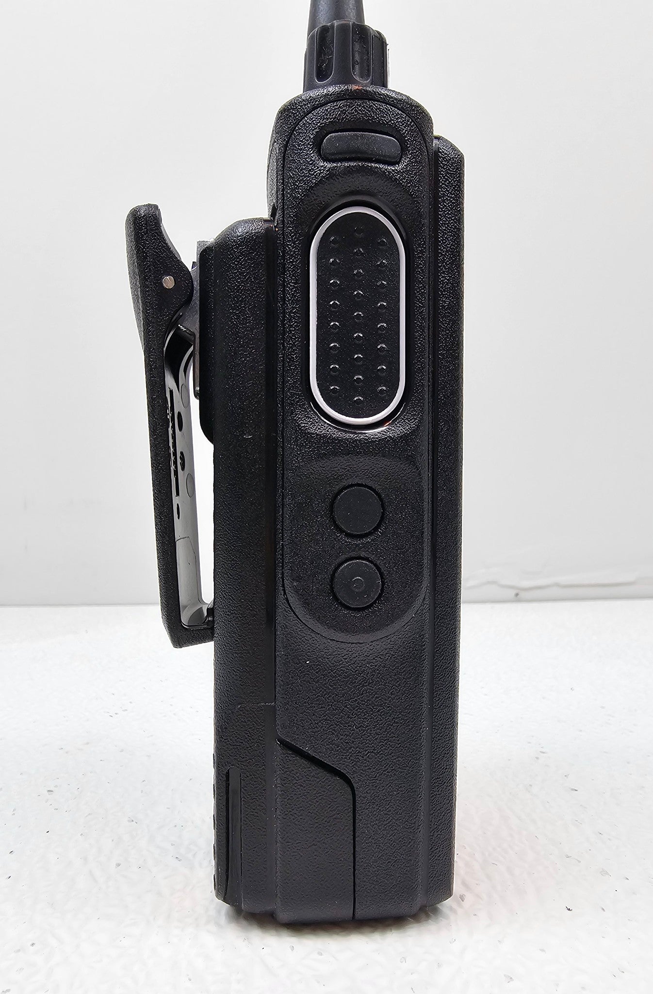 Motorola MOTOTRBO XPR7580e w/ 900MHz Antenna TRBO 2.5W 1000Ch (Enabled)