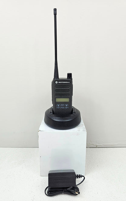 Motorola CP100d UHF 403-480 MHz 160 Channel 4 Watt Digital Radio (Complete Kit)