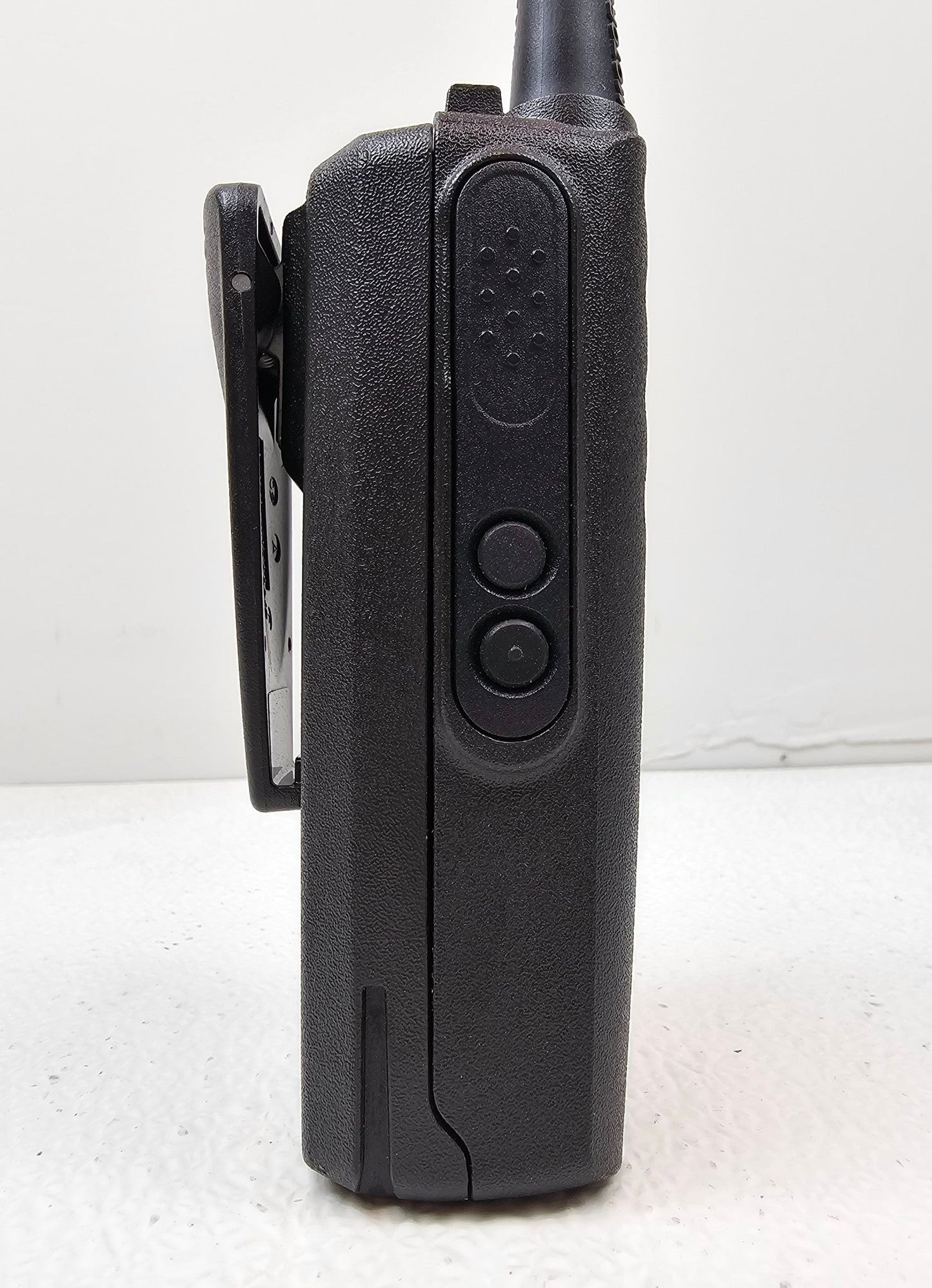 Motorola CP100d UHF 403-480 MHz 160 Channel 4 Watt Digital Radio (Complete Kit)
