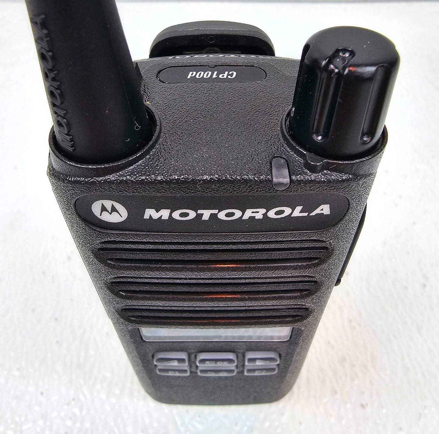 Motorola CP100d UHF 403-480 MHz 160 Channel 4 Watt Digital Radio (Complete Kit)
