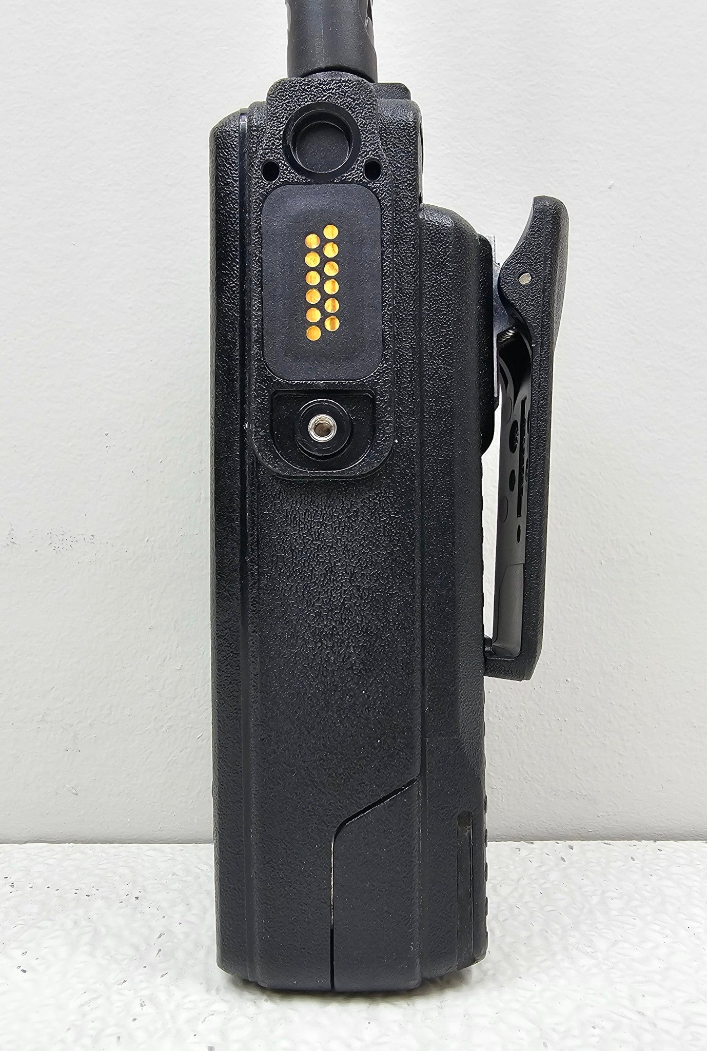 Motorola TRBO XPR7550 UHF 403-520 MHz 4 Watt 1000 Channel Portable Radio