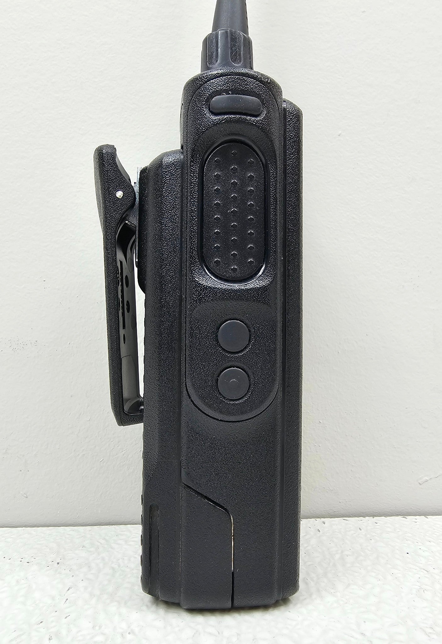 Motorola TRBO XPR7550 UHF 403-520 MHz 4 Watt 1000 Channel Portable Radio