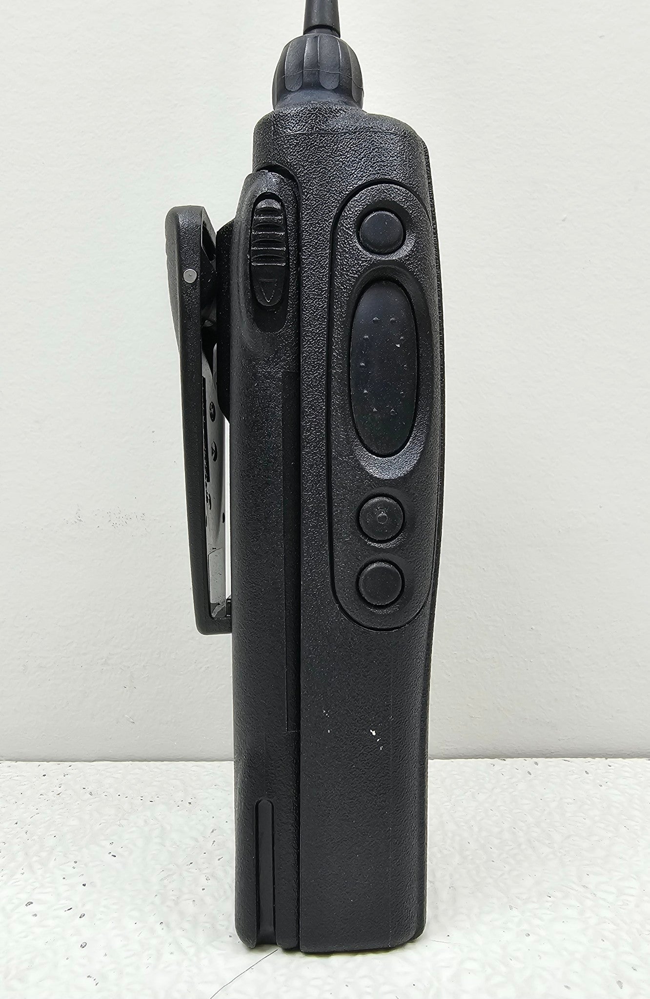 Motorola HT1250 UHF 450-512 MHz 4 Watt 128 Channel Handheld Radio (Full Keypad)