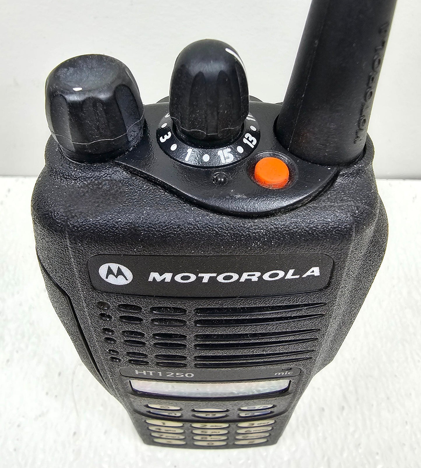 Motorola HT1250 UHF 450-512 MHz 4 Watt 128 Channel Handheld Radio (Full Keypad)