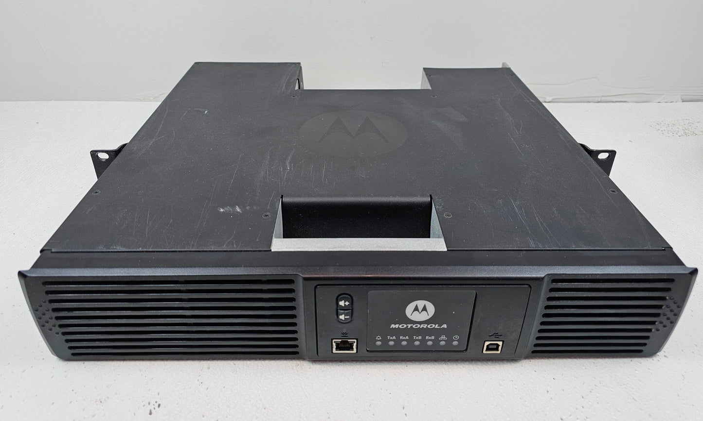 MOTOROLA SLR8000 VHF 136-174 MHz 100 Watt MotoTrbo REPEATER MODEL T8319