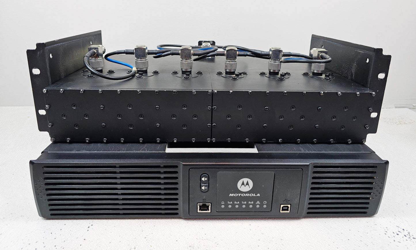 MOTOROLA SLR8000 VHF 136-174 MHz 100 Watt MotoTrbo REPEATER MODEL T8319
