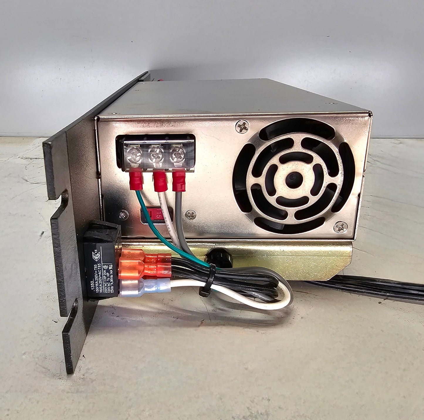 Duracomm RU1 Series Rack Mount Power Supply 13.8 VDC (P-600-13.8)