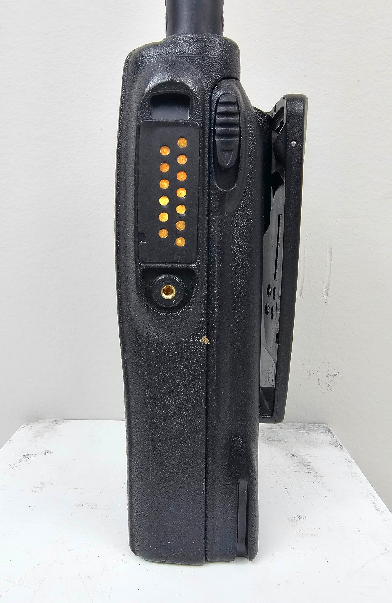 Motorola MTX8250 LS 800 MHz 16 Channel 2 Watt Portable Radio (Complete Kit)