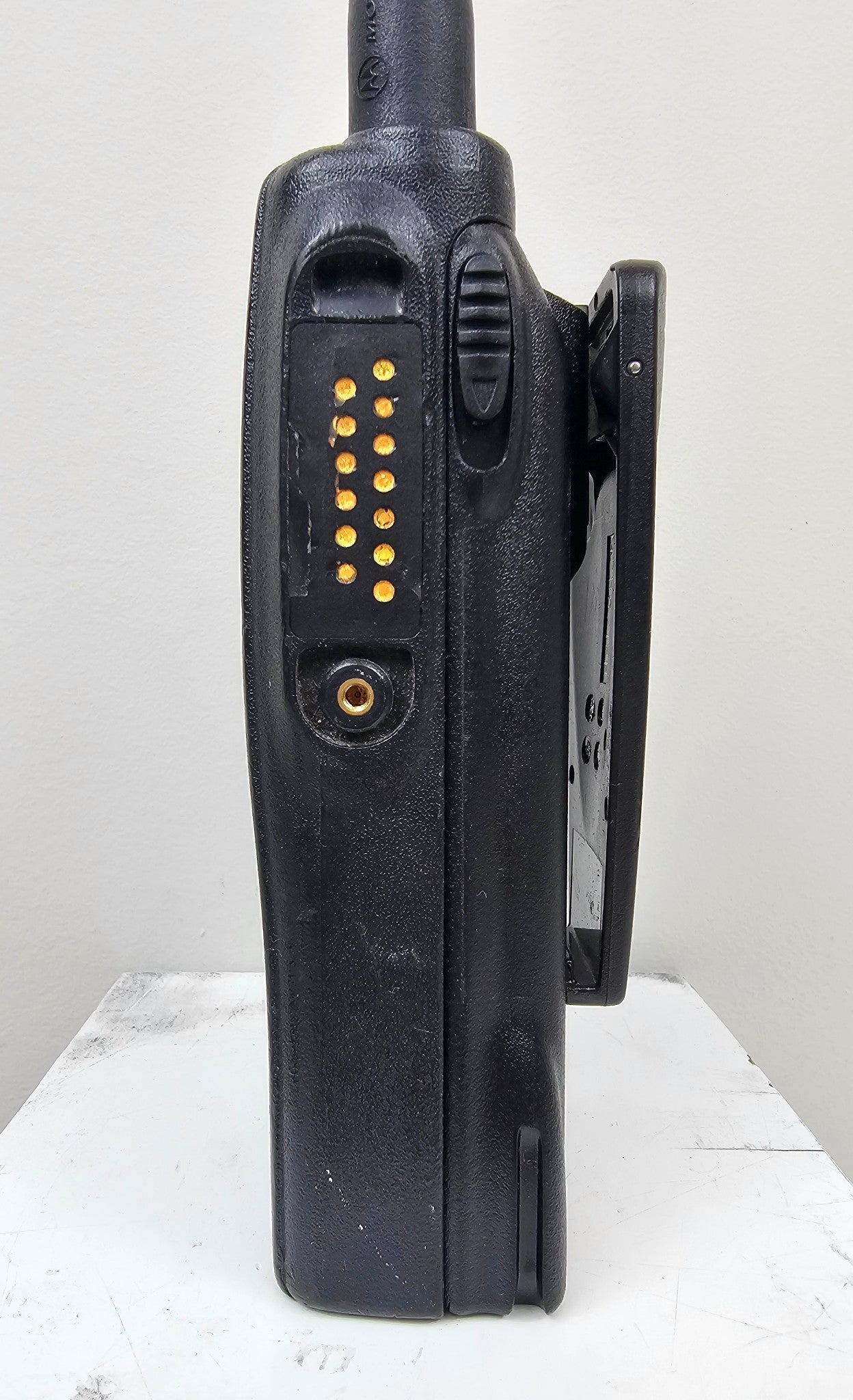 Motorola MTX950 900 MHz 2.5 Watt 49 Channel Privacy Plus Radio (Complete Kit)