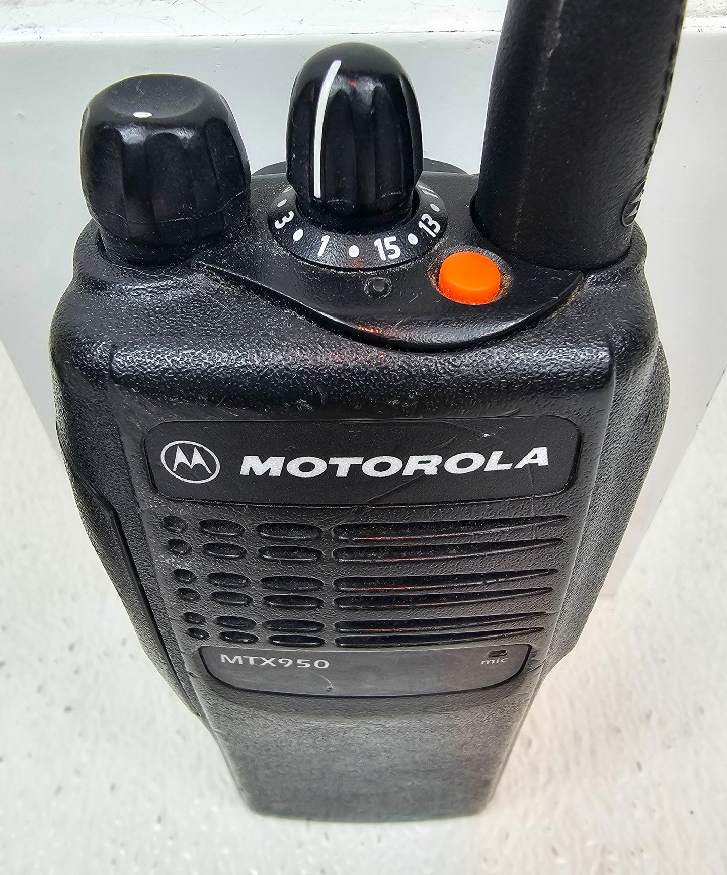 Motorola MTX950 900 MHz 2.5 Watt 49 Channel Privacy Plus Radio (Complete Kit)