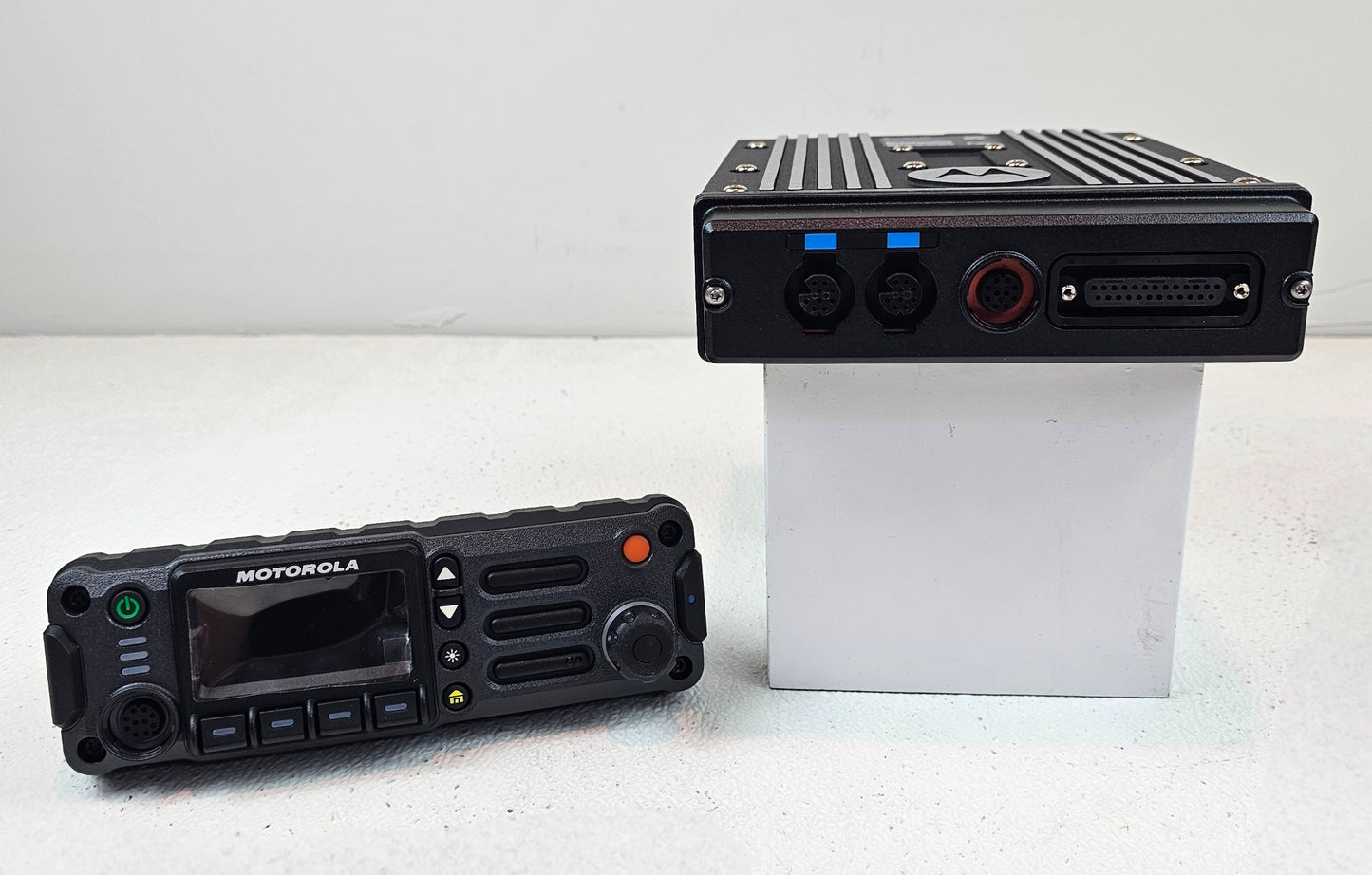 Motorola APX7500 7/800mhz Single Band 35W Motorcycle Kit w/ O2 Control Head