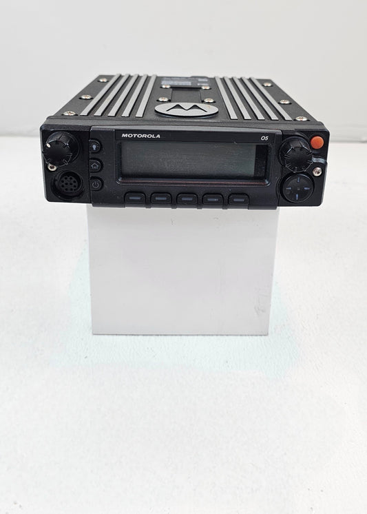 Motorola APX7500 7/800 MHz UHF R2 (M30TSS9PW1AN) Dash Mount Configuration