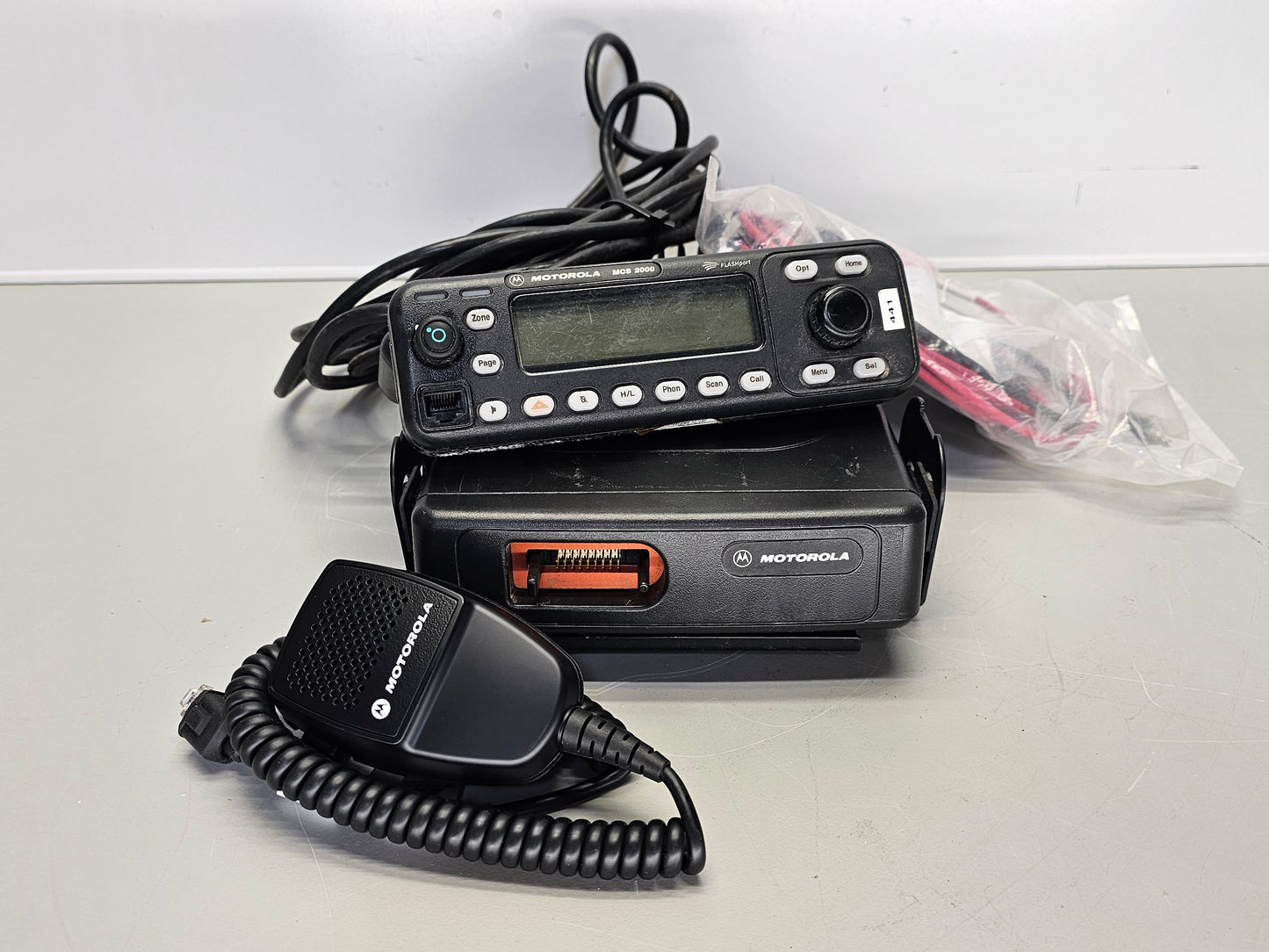 Motorola Mobile MCS2000 UHF 403-470 Mhz 160ch 100W Model 2