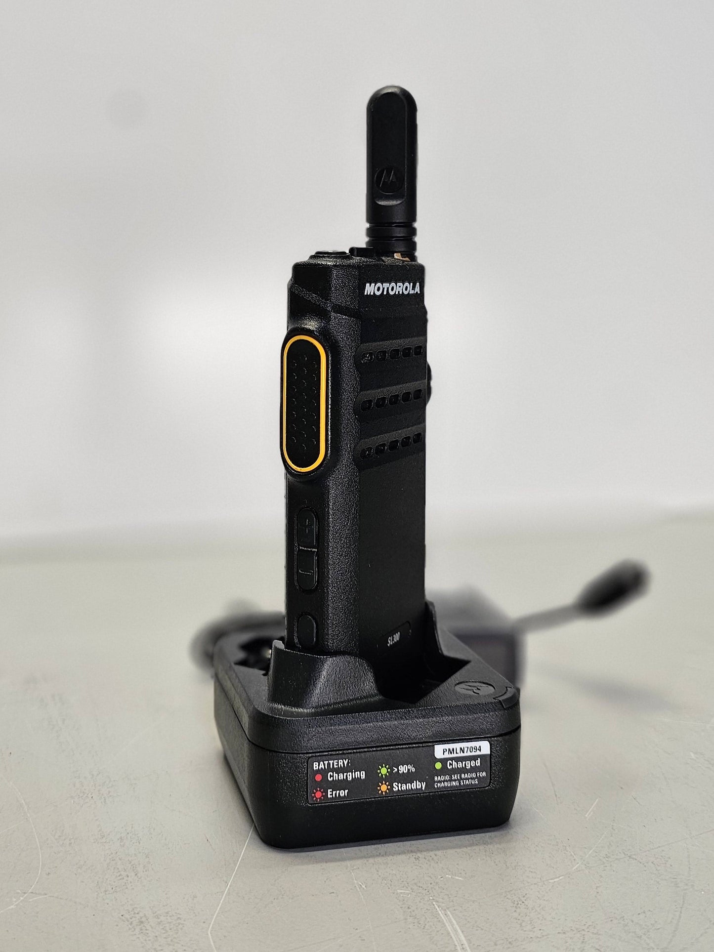 Motorola Portable SL300 UHF 403-470 Mhz 99ch 3W