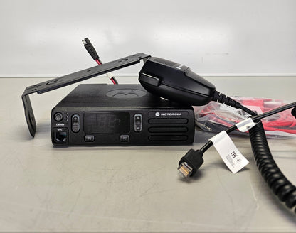 Motorola Mobile CM200D UHF 403-470 Mhz 16ch 25W Digital