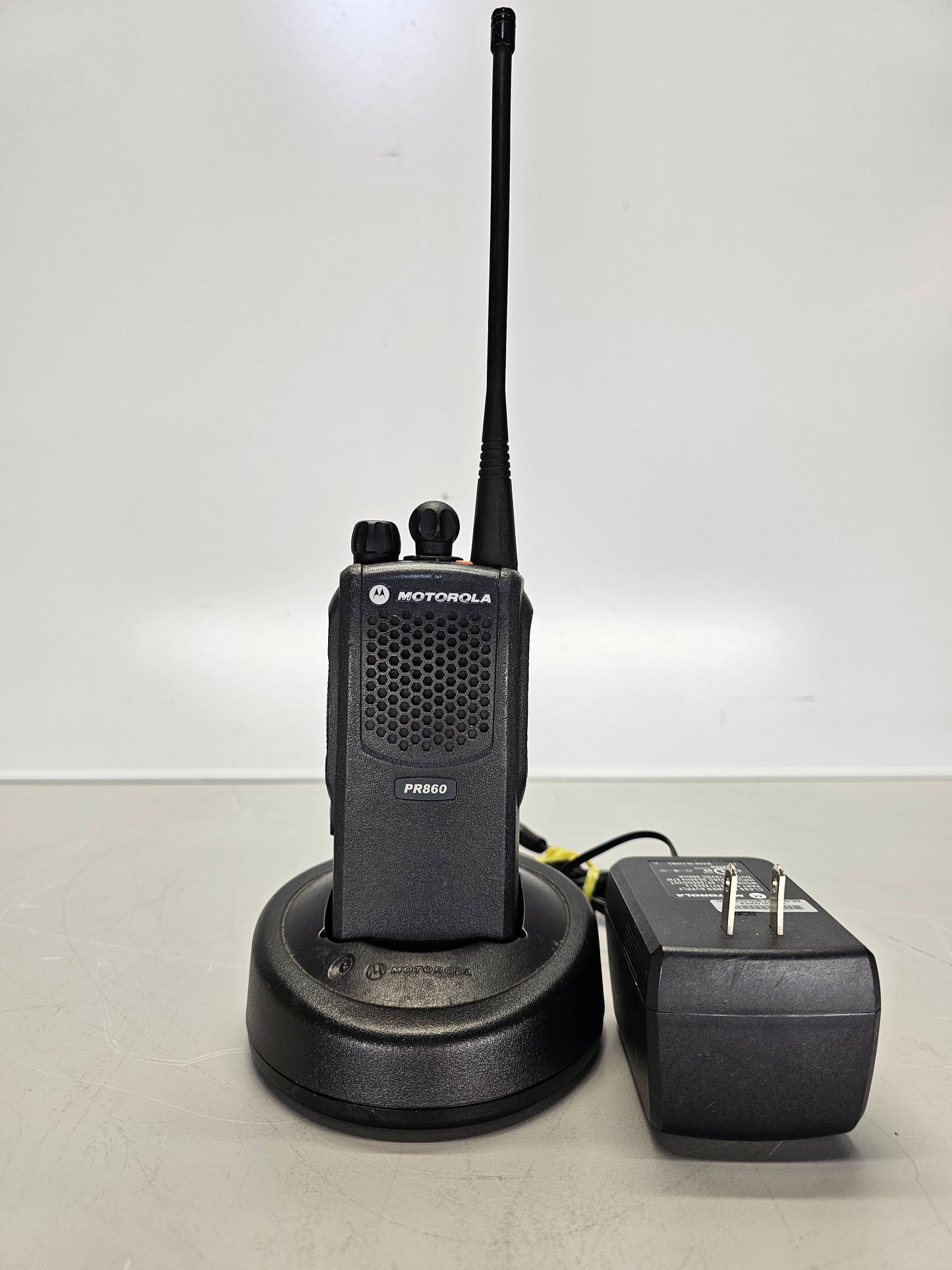 Motorola Portable PR860 UHF 403-470 Mhz 16ch 4W