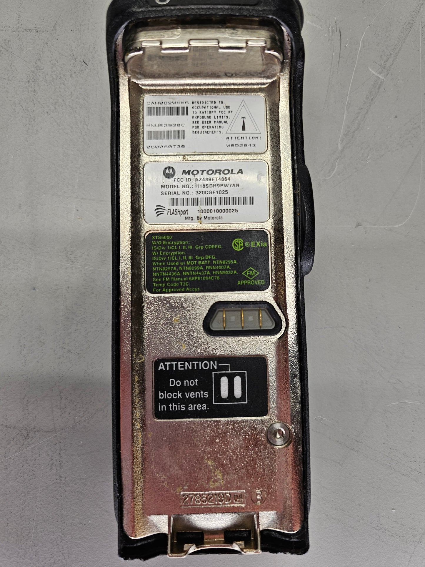 Motorola Portable XTS5000 UHF 450-520 Mhz 256ch 5W M3