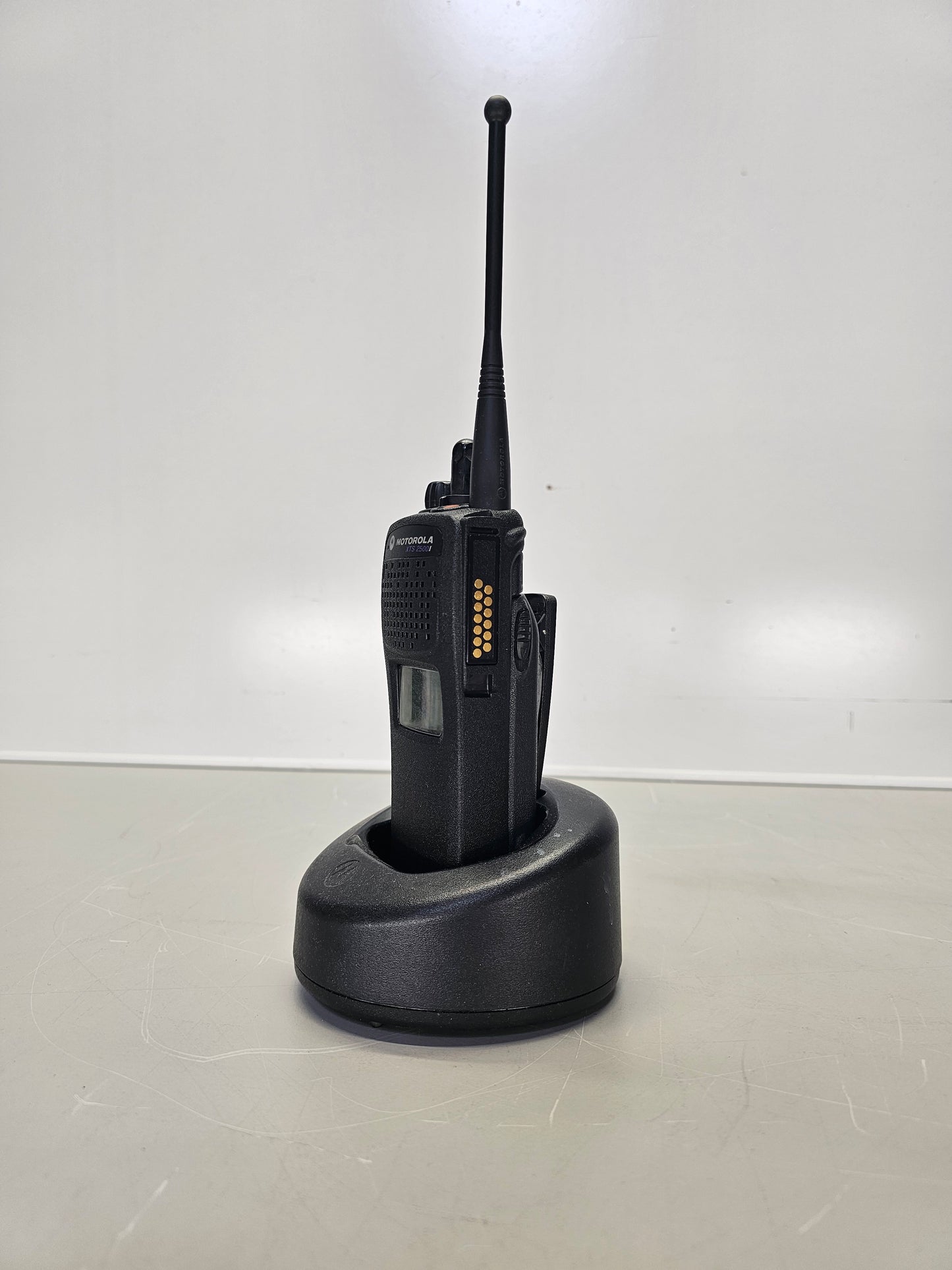 Motorola Portable XTS2500 UHF 450-520 Mhz 96ch 5W M1.5