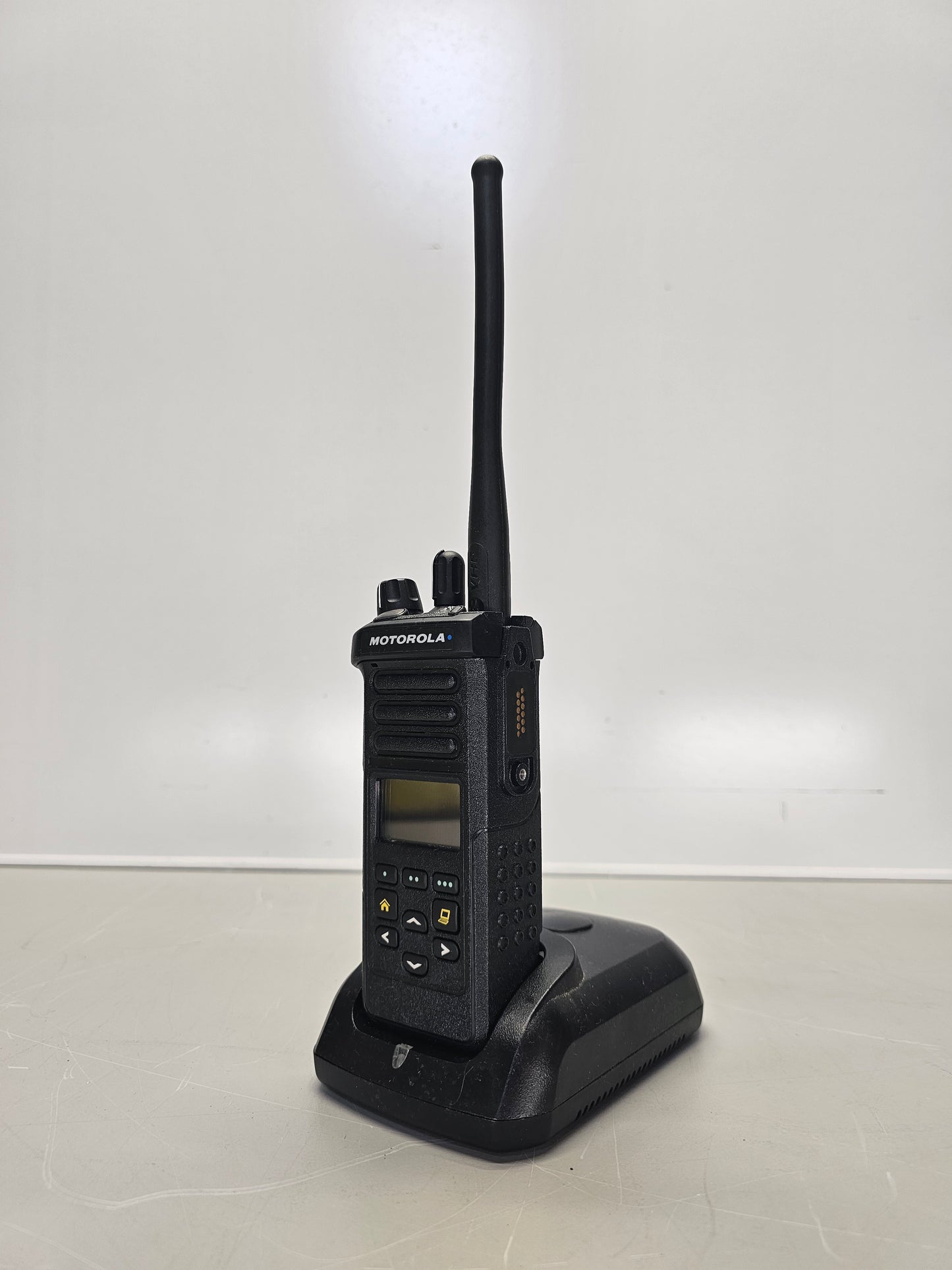 Motorola Portable APX4000 VHF 136-174 512ch 5W M2 Dual Knob AN