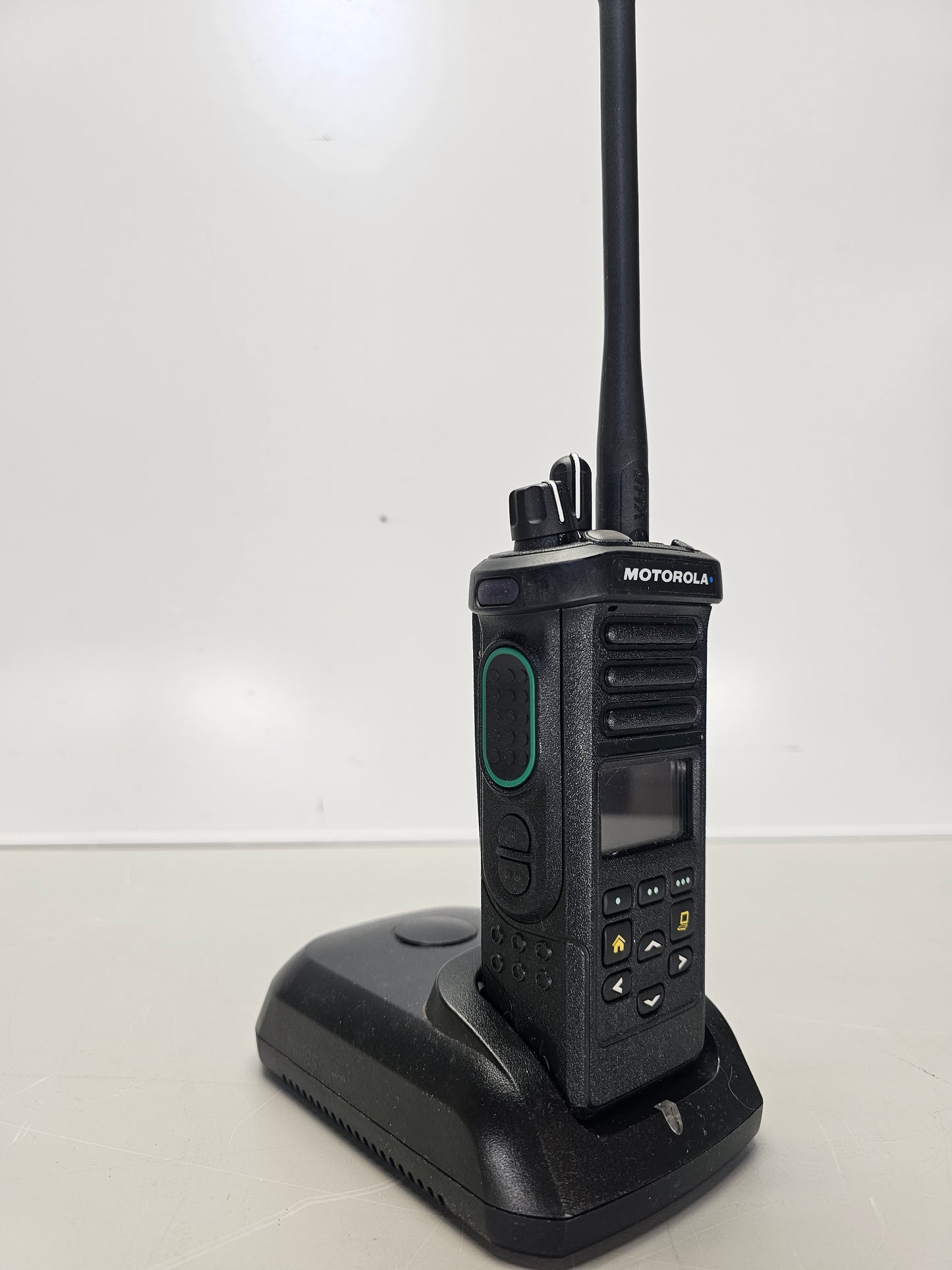 Motorola Portable APX4000 VHF 136-174 512ch 5W M2 Dual Knob AN