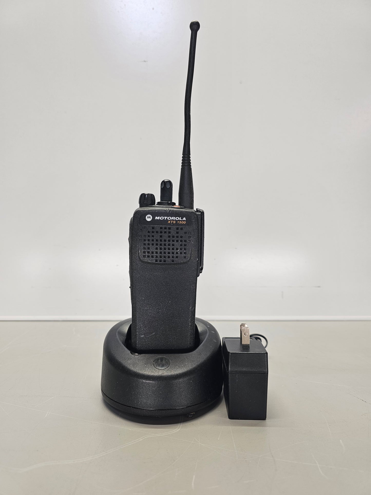 Motorola Portable XTS1500 VHF 136-174 Mhz 48ch 5W M1