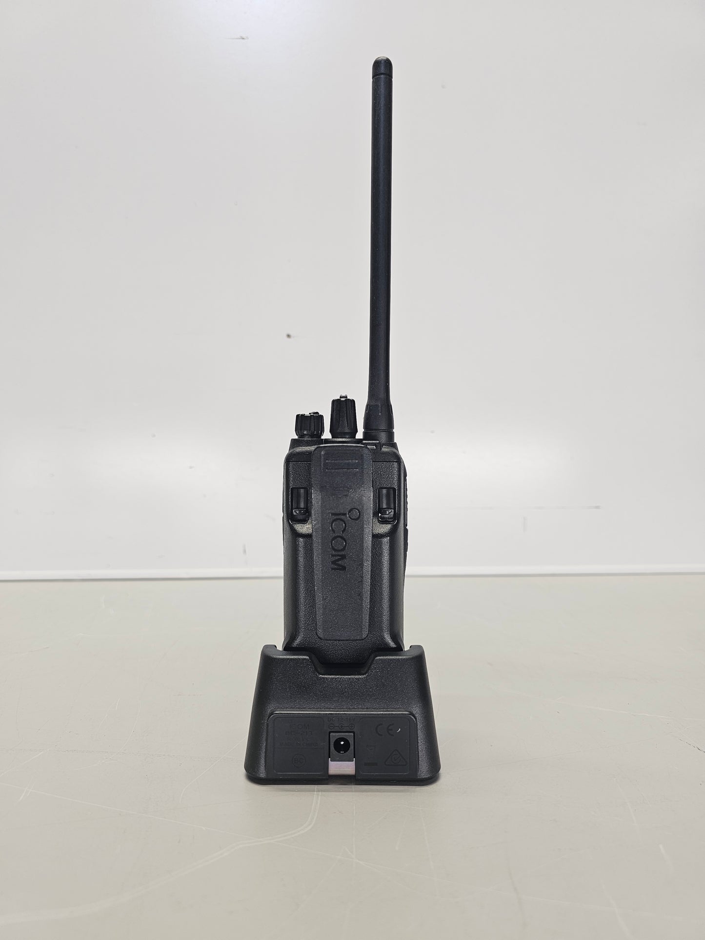 Icom Portable IC-F2000 UHF 400-470 Mhz 16ch 4W