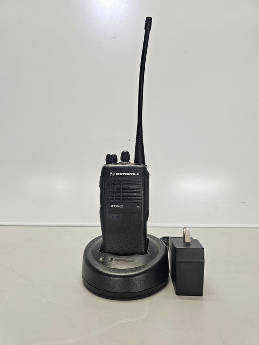 Motorola Portable HT750 LS UHF 403-470 Mhz 16ch 4W
