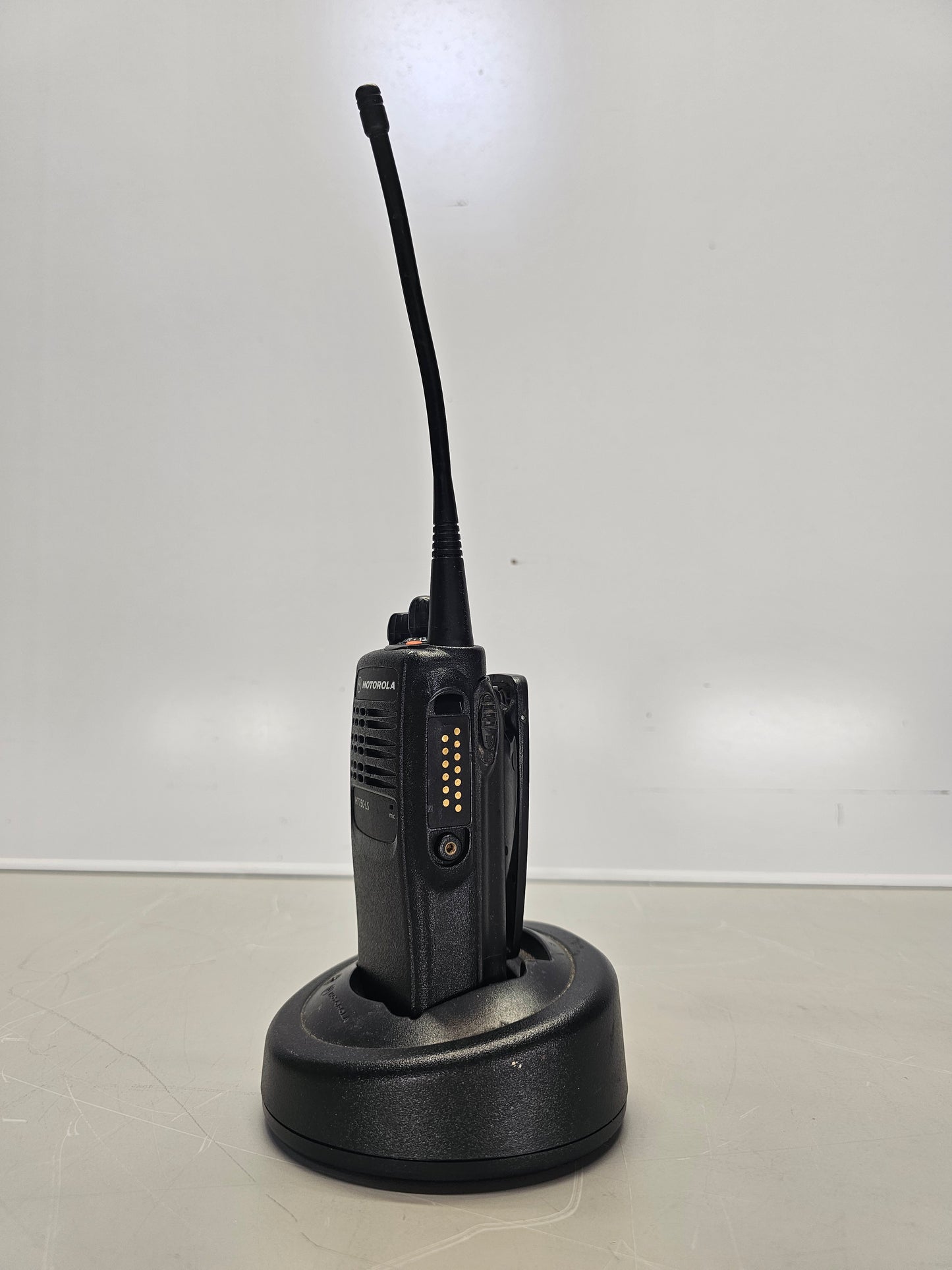 Motorola Portable HT750 LS UHF 403-470 Mhz 16ch 4W