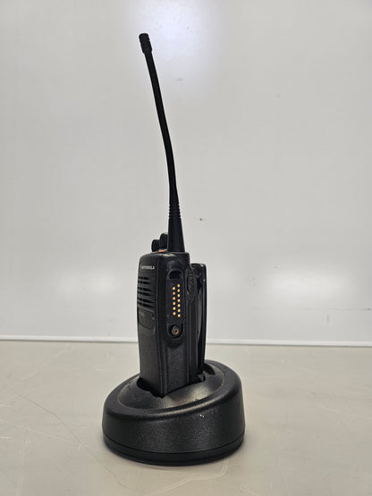 Motorola Portable HT750 LS UHF 403-470 Mhz 16ch 4W