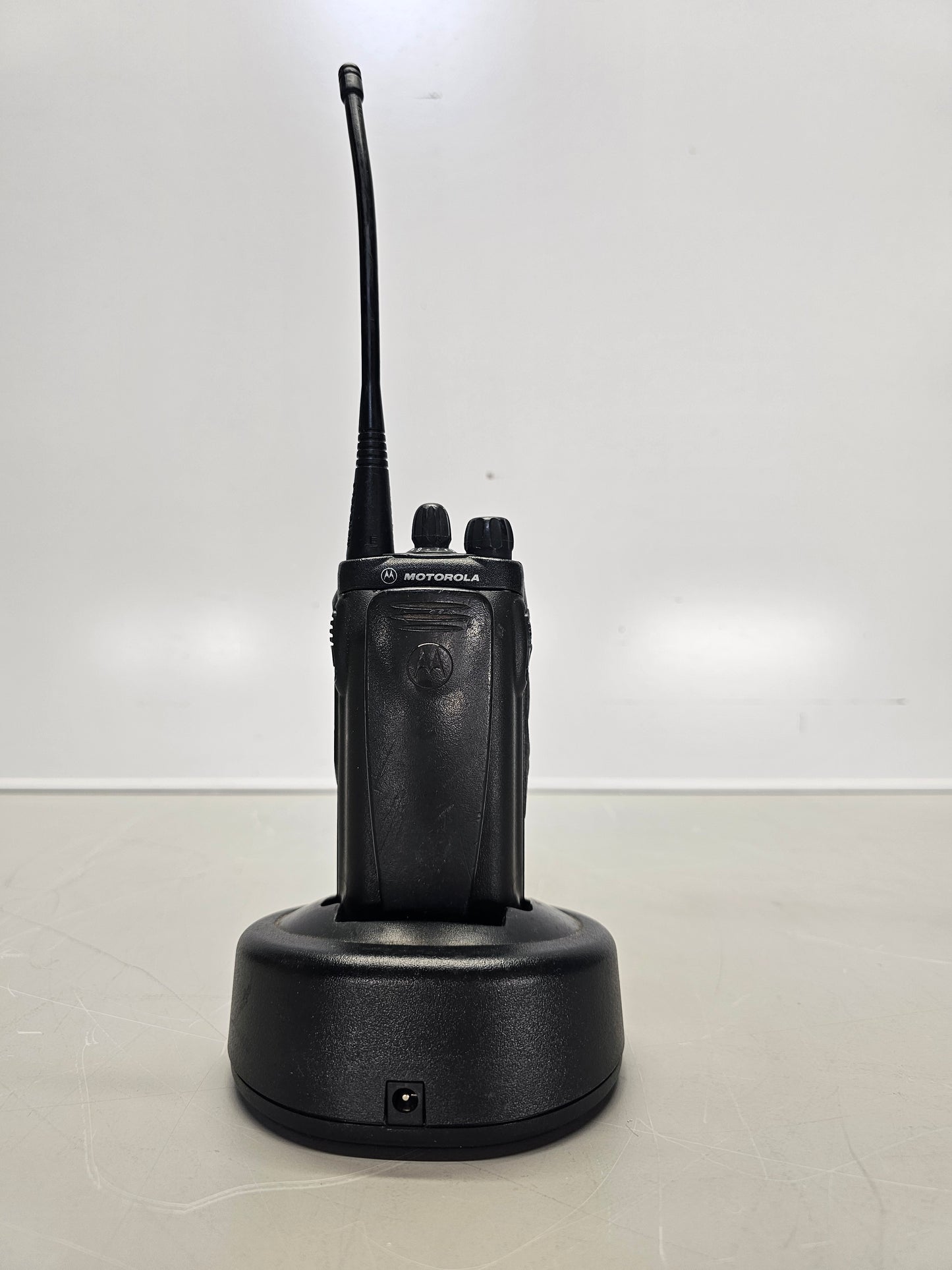Motorola Portable HT750 LS UHF 403-470 Mhz 16ch 4W