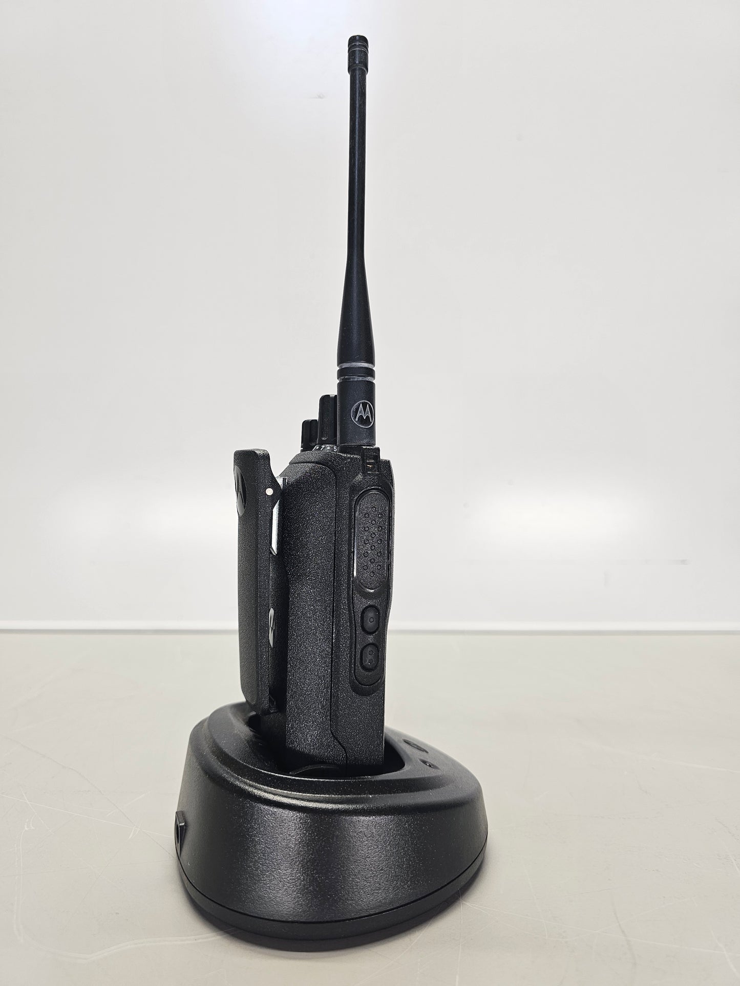 Motorola Portable R2 UHF 400-480 Mhz 64ch 4W Analog