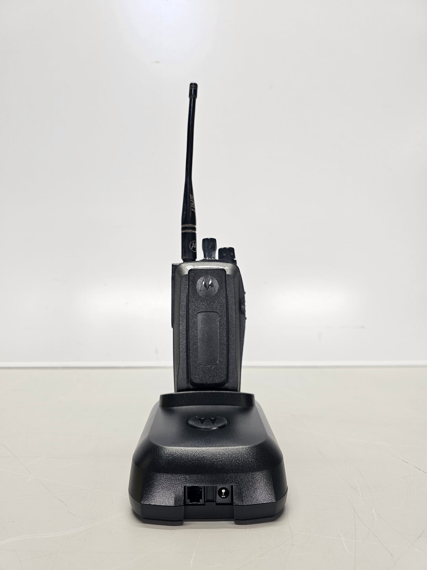 Motorola Portable XPR6100 UHF 450-520 32ch 4W
