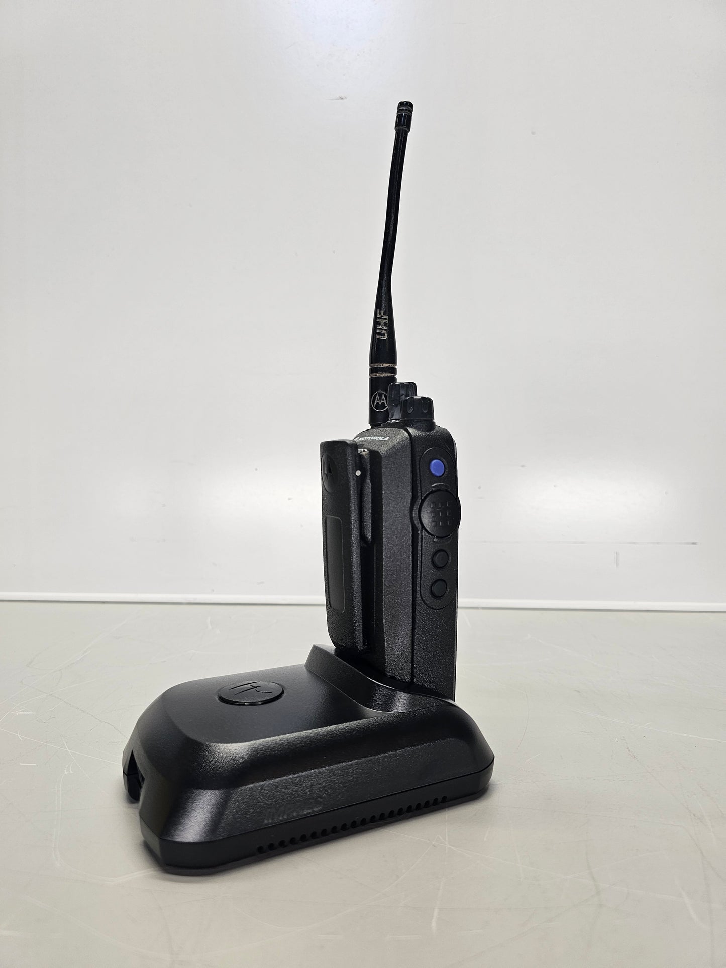 Motorola Portable XPR6100 UHF 450-520 32ch 4W