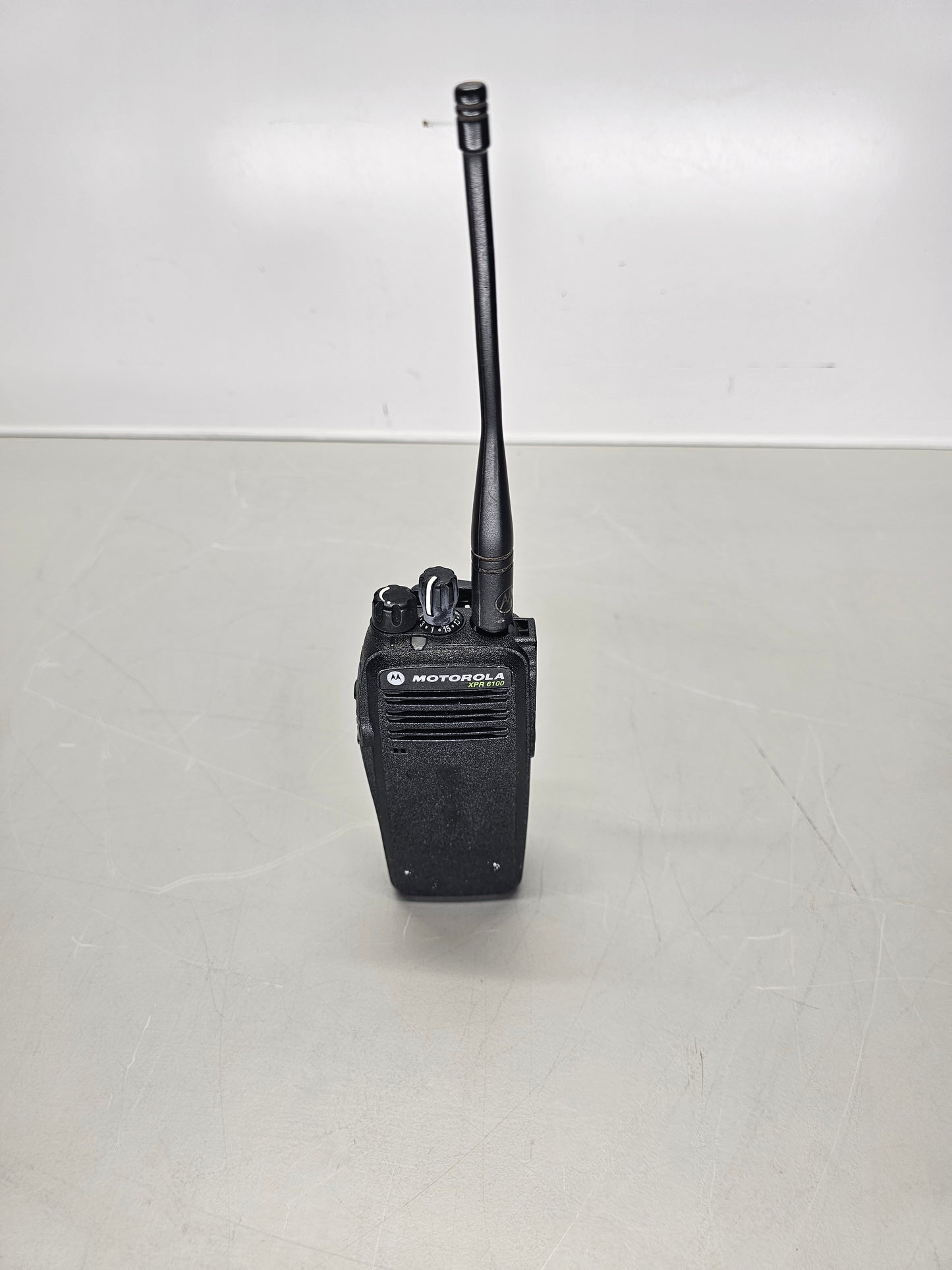 Motorola Portable XPR6100 UHF 450-520 32ch 4W