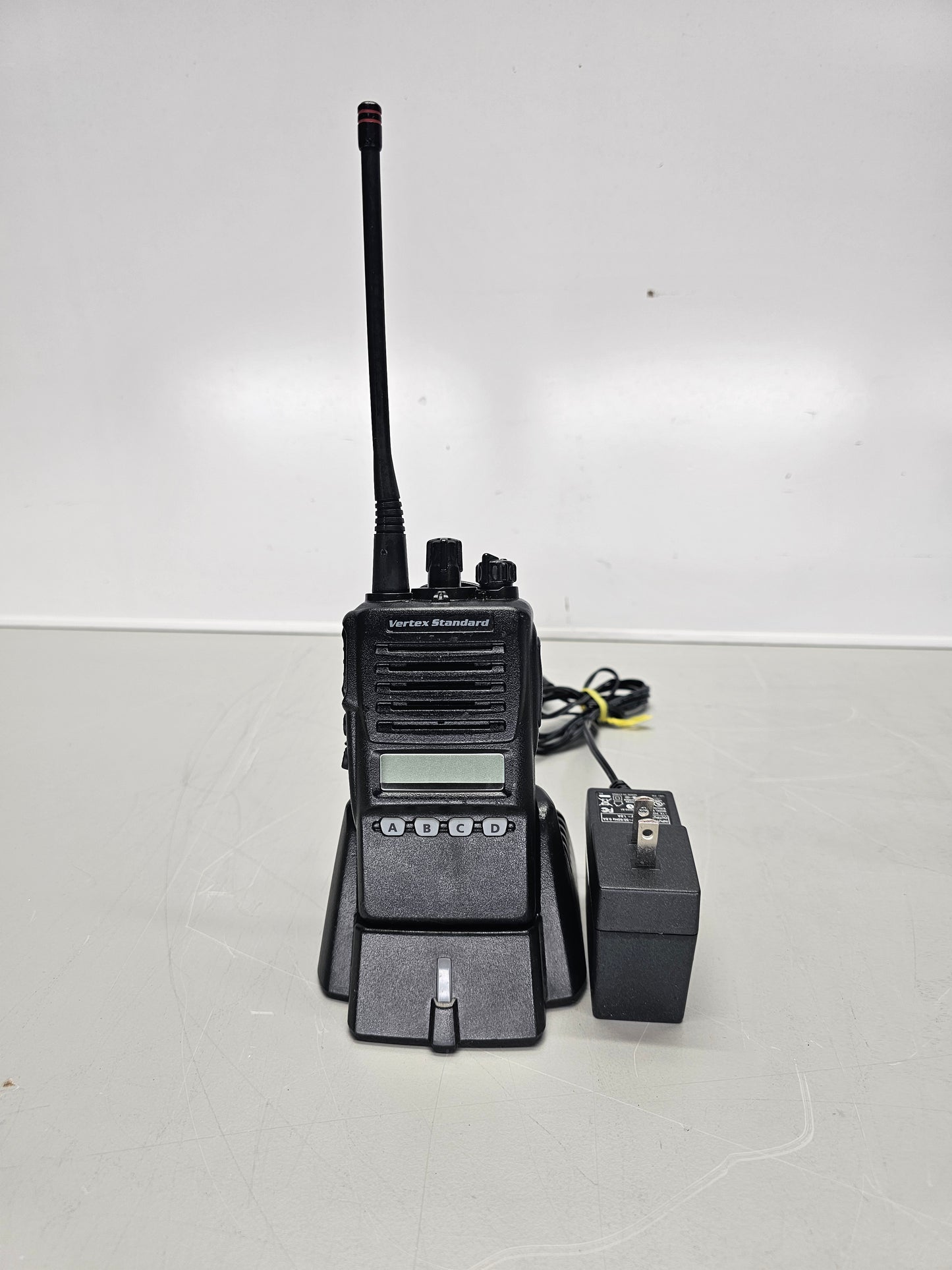 Vertex Portable VX-354-AD0B-5 VHF 136-174 Mhz 16ch 5W