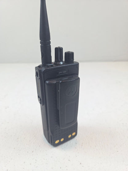 Motorola Portable XPR7380e 800/900 806-941 Mhz 32ch 2.5W Enabled