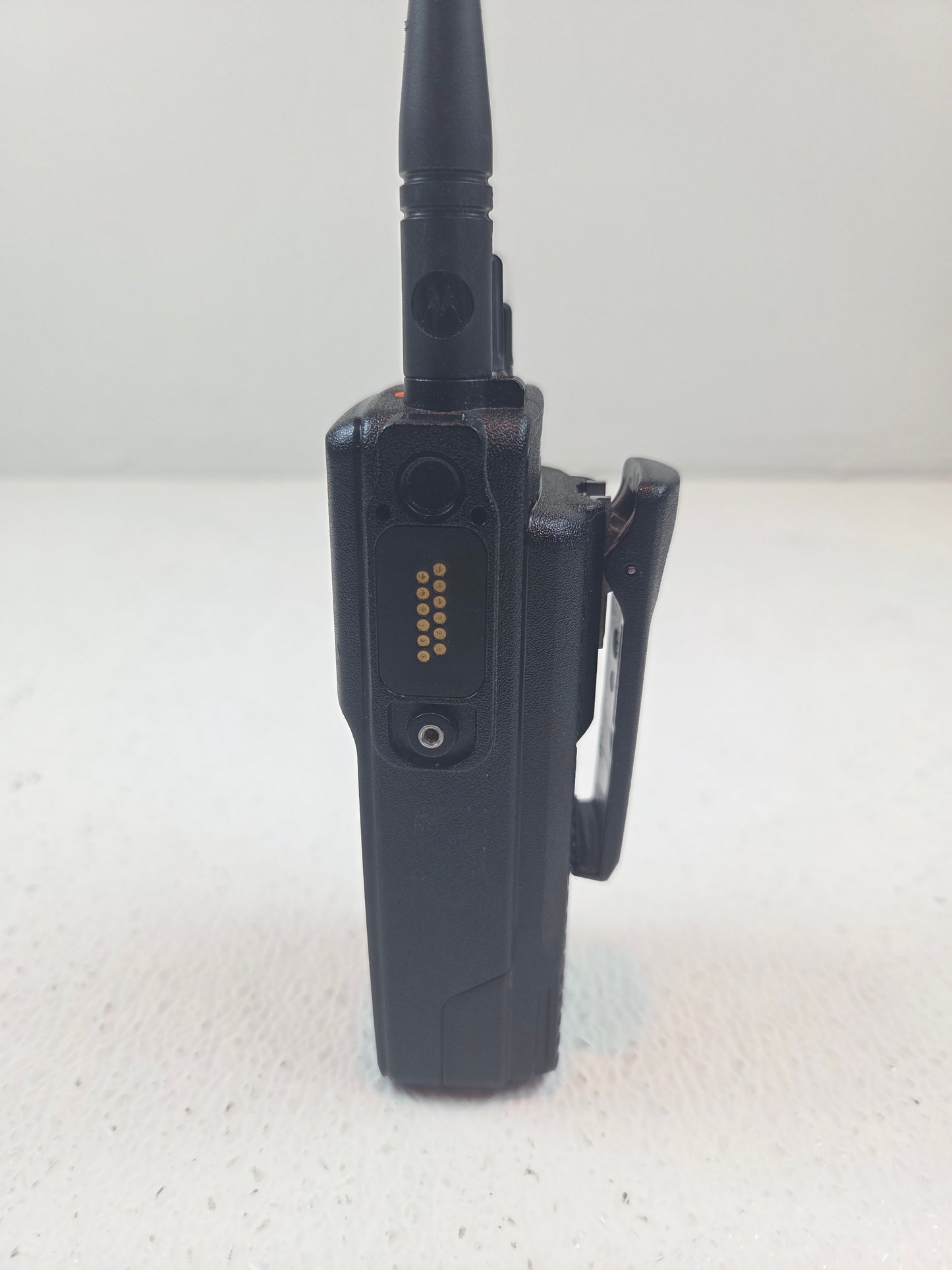 Motorola Portable XPR7380e 800/900 806-941 Mhz 32ch 2.5W Enabled