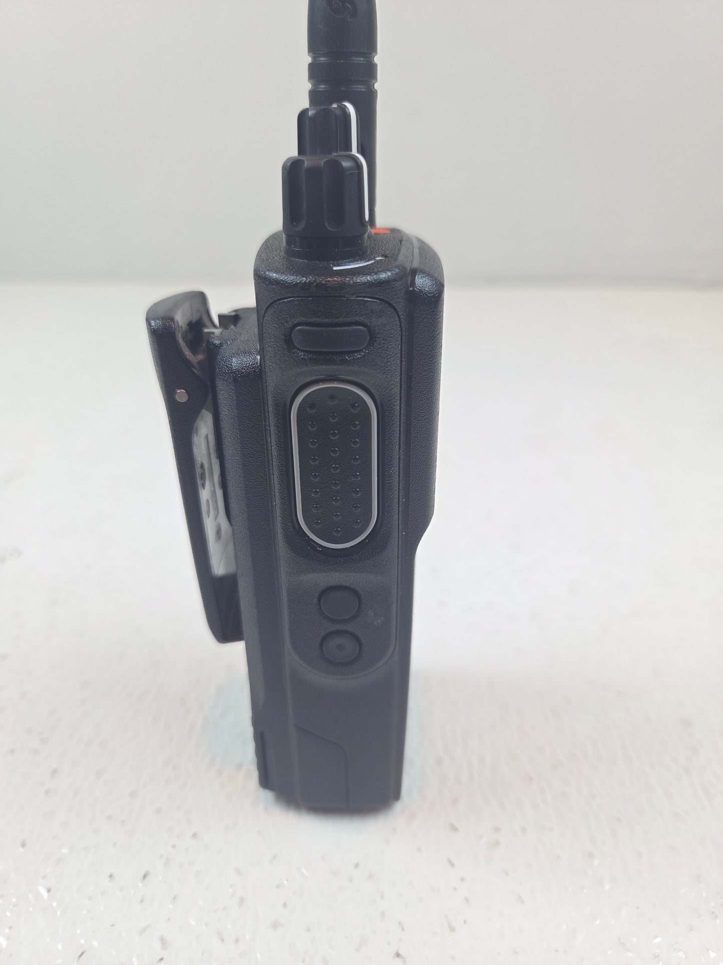 Motorola Portable XPR7380e 800/900 806-941 Mhz 32ch 2.5W Enabled