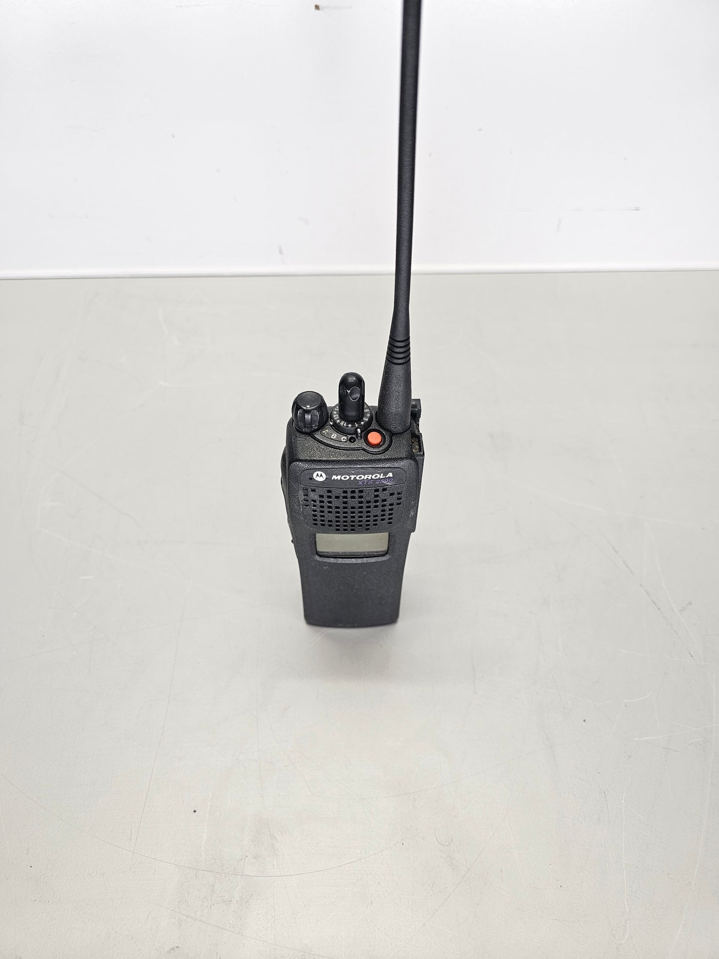 Motorola Portable XTS2500 VHF 136-174 Mhz 96ch 5W M1.5