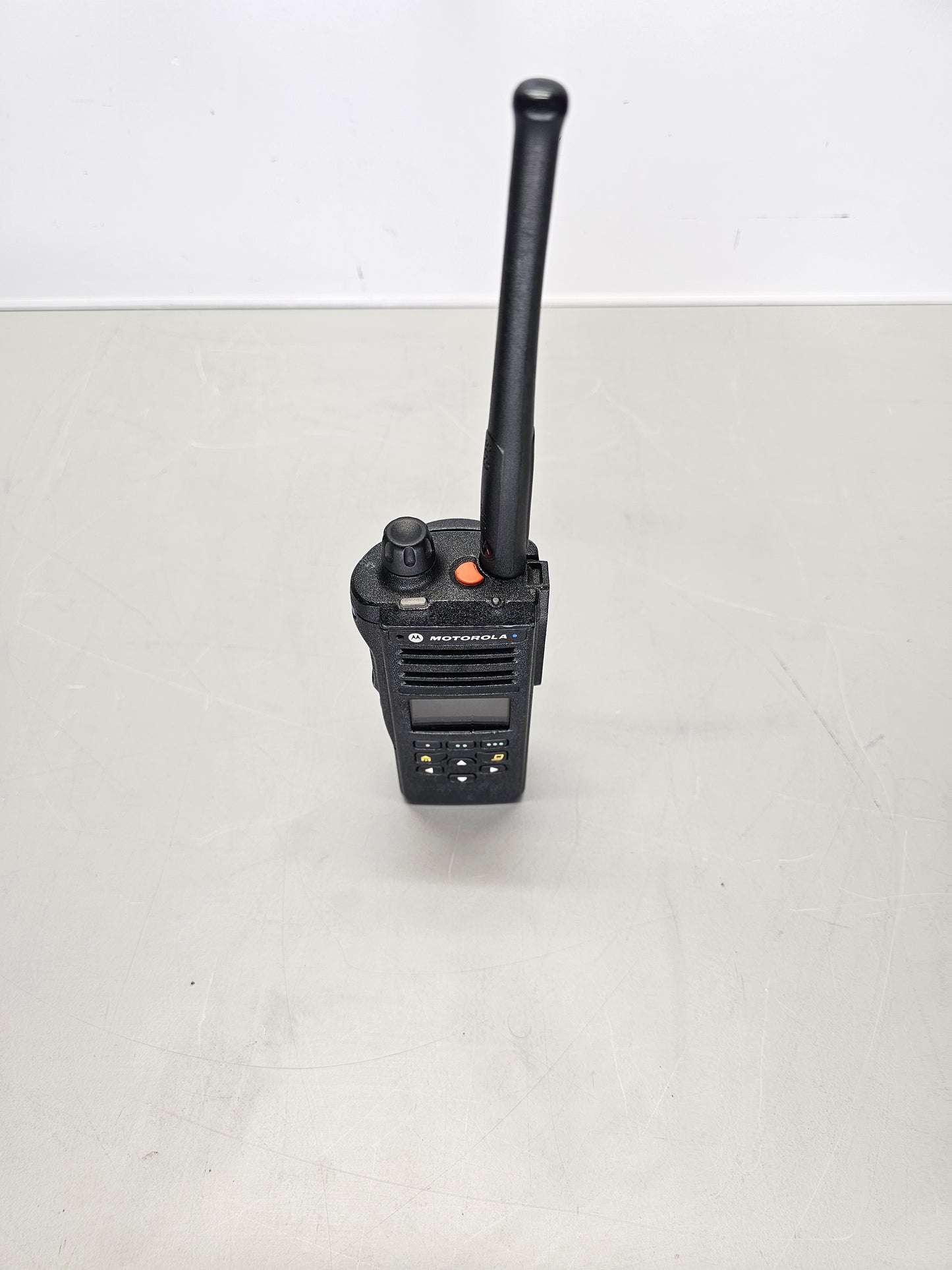 Motorola Portable APX4000 UHF 450-520 R2 512ch 5W M2 Single Knob AN